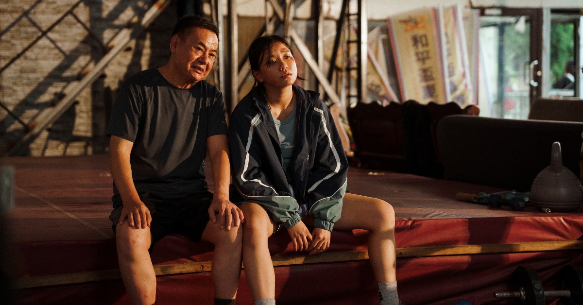 蔡振南（左）與林怡婷在《恨女的逆襲》中飾演感情極好的師徒。（圖／華映娛樂）