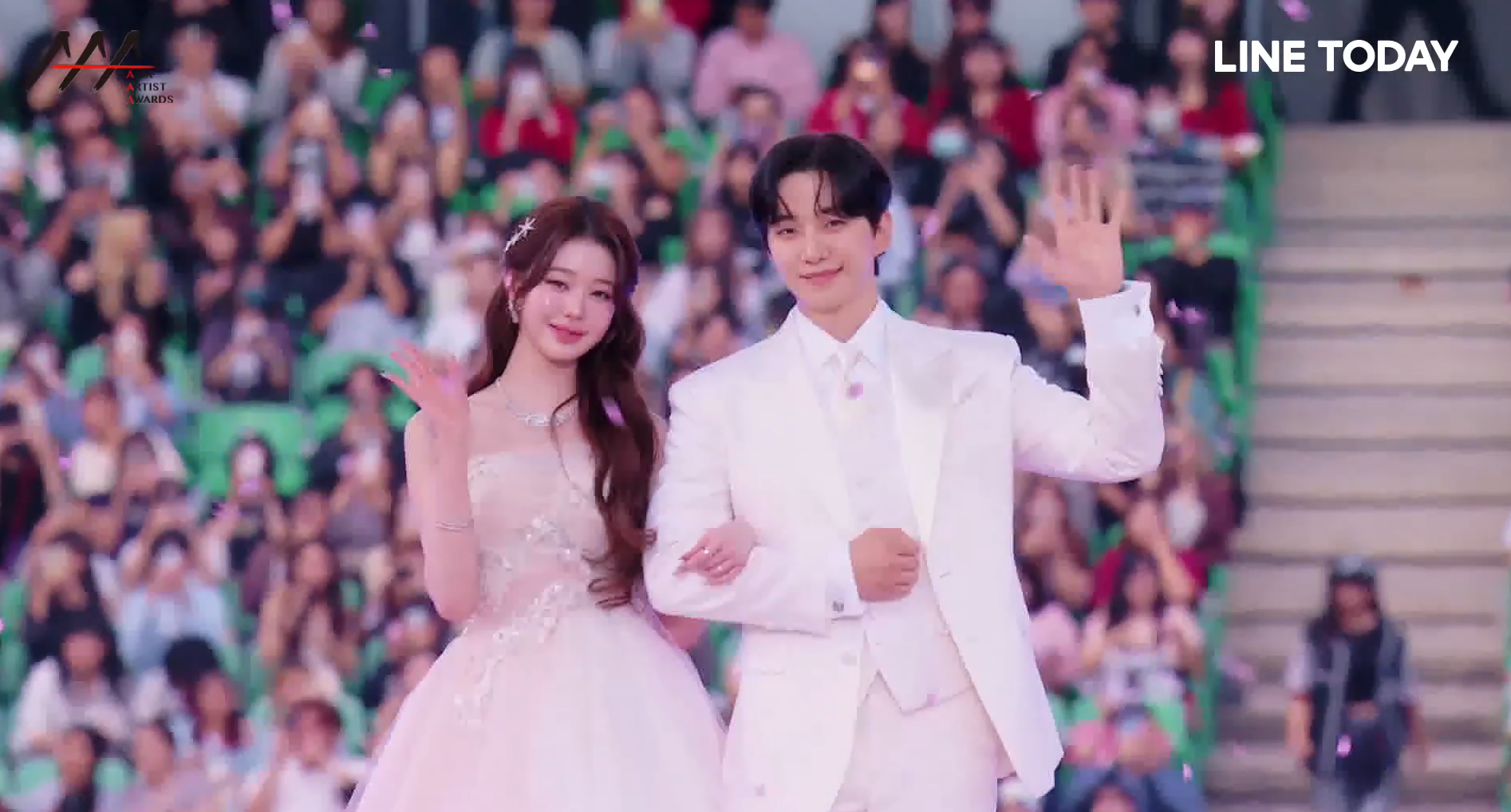 主持人李俊昊（右）、張員瑛（左）。（圖／翻攝自LINE TV）