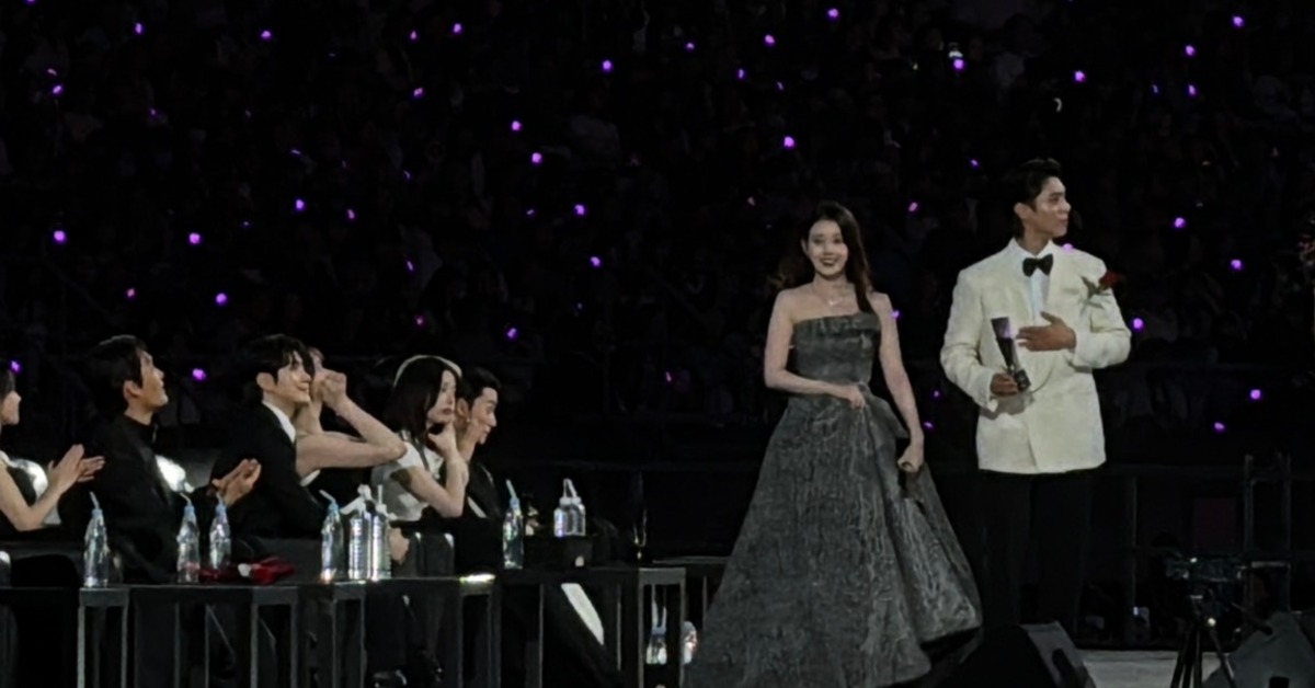 IU、朴寶劍奪得最佳情侶獎。（圖／讀者提供）