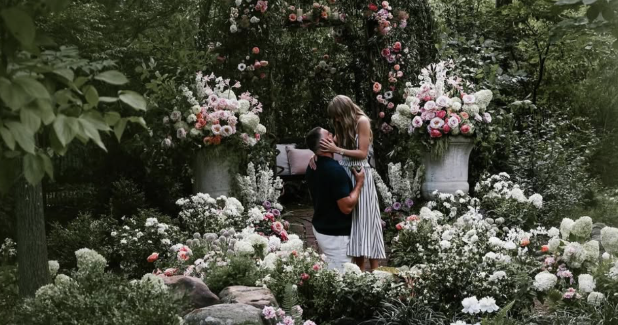 泰勒絲今年8月與男友崔維斯．凱爾西訂婚。（圖／翻攝自IG@taylorswift）