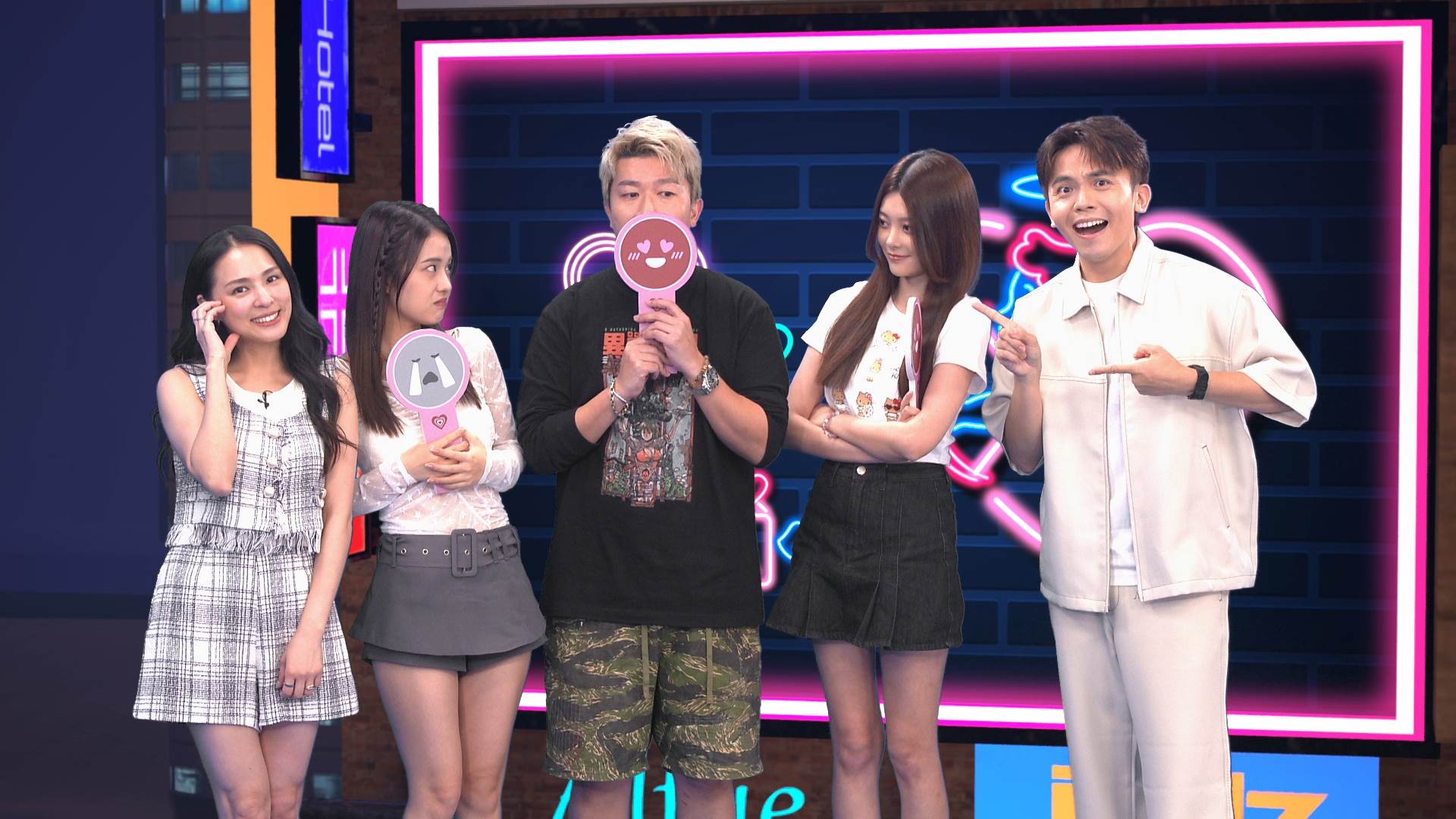 直男最怕死亡考題「你覺得我哪裡不一樣」。（圖／《戀愛熊天秤》提供）