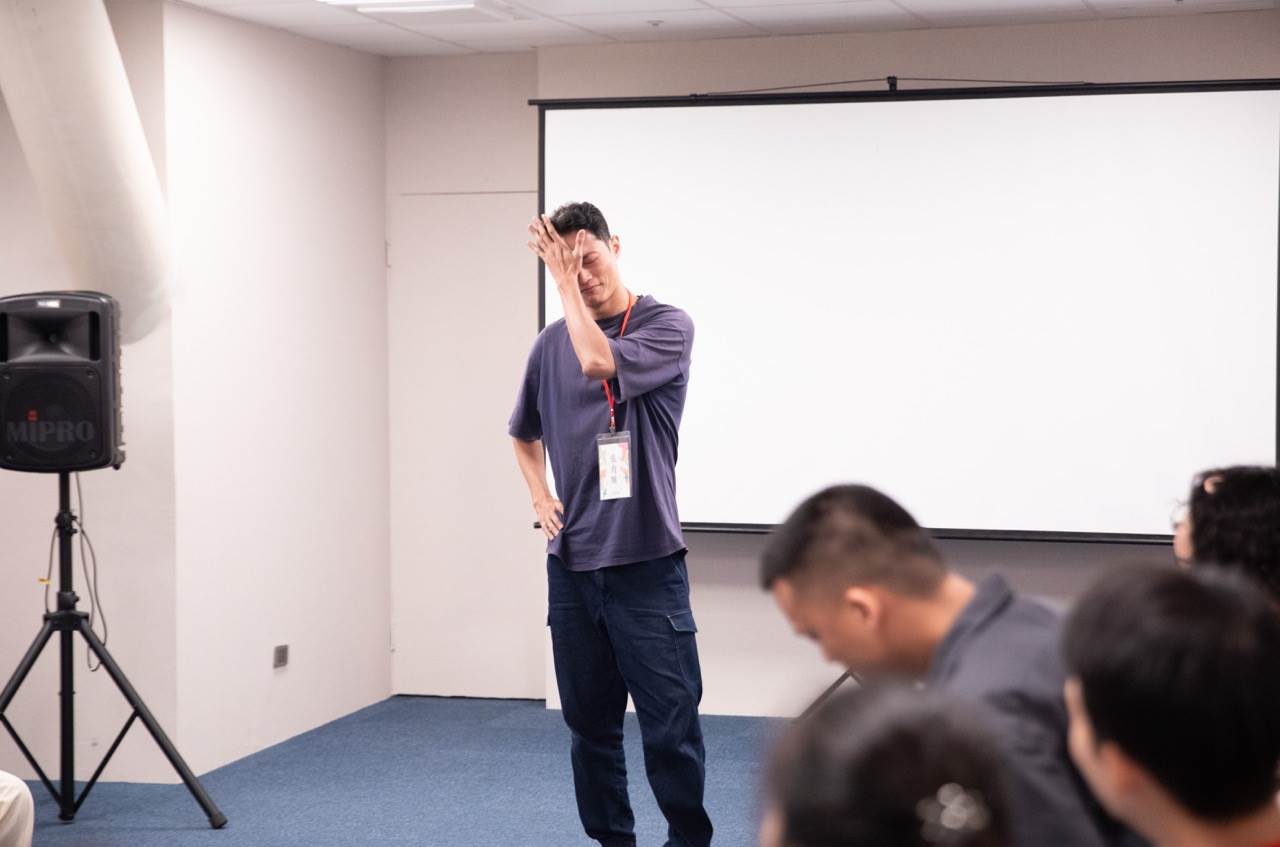 說到激動處，很多學員當場落淚。（圖／公視台語台提供）