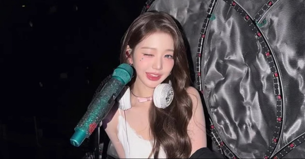 南韓女團IVE成員張員瑛日前來台出席亞洲明星盛典，被拍到在台下品嚐台灣手搖飲老賴茶棧的冬瓜檸檬。（圖／翻攝自張員瑛 IG）