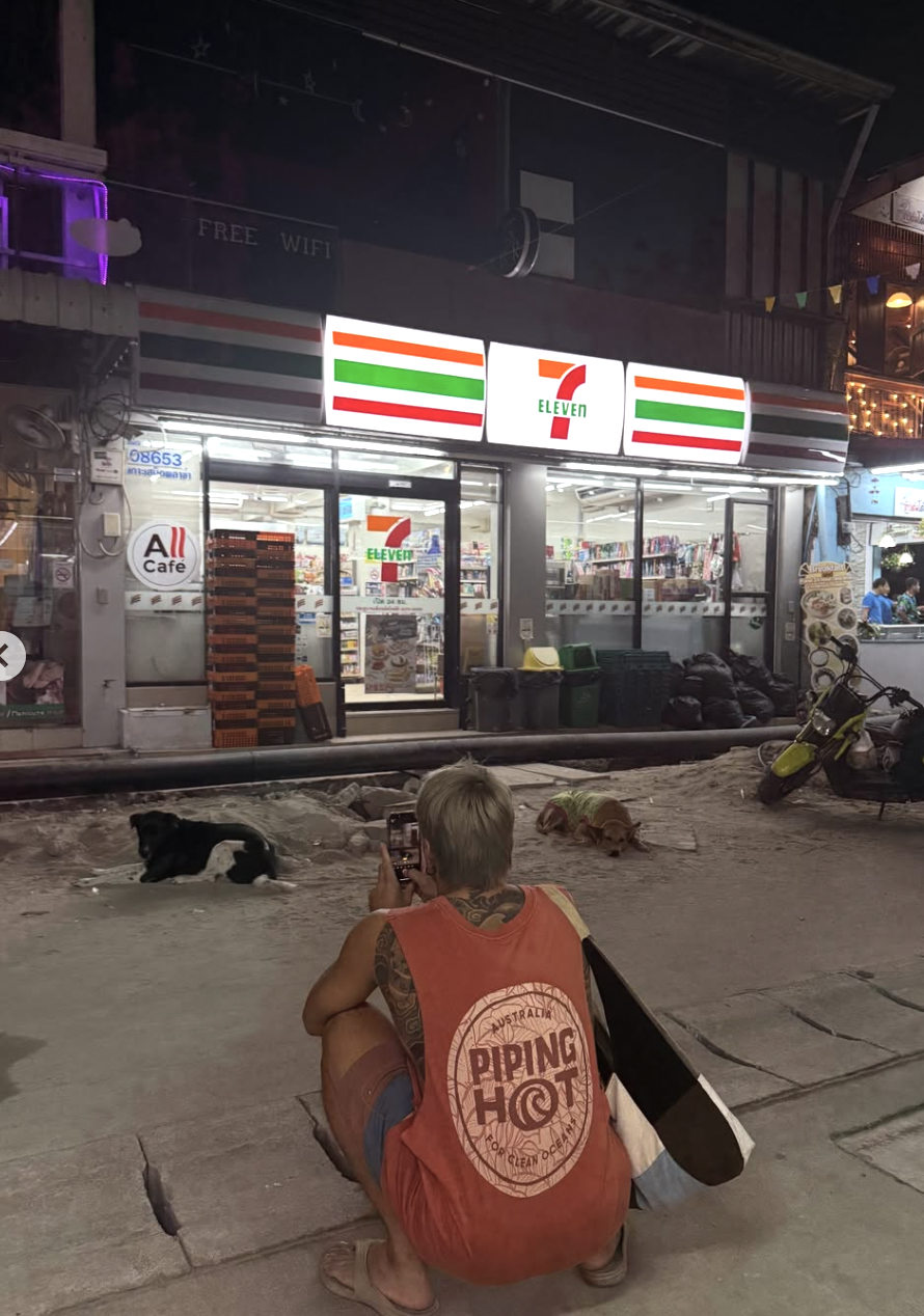 慈妹近日發出泰國出遊的貼文疑似就出現男友身影。（圖／翻攝自慈妹IG）