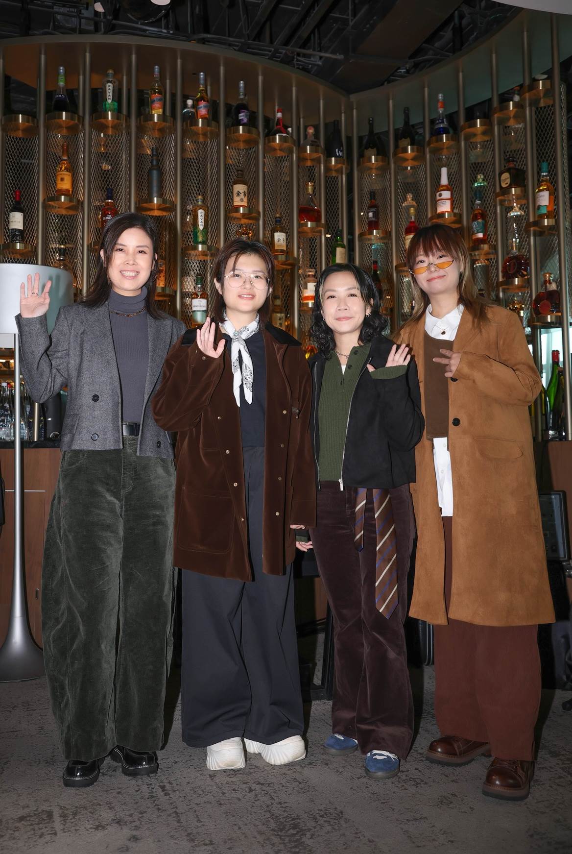 香港獨立樂團雞蛋蒸肉餅睽違六年發新輯(左起：HeiHei、主唱Soft、貝斯手Wing、吉他手Soni)。（圖／室烘無限工作室提供）