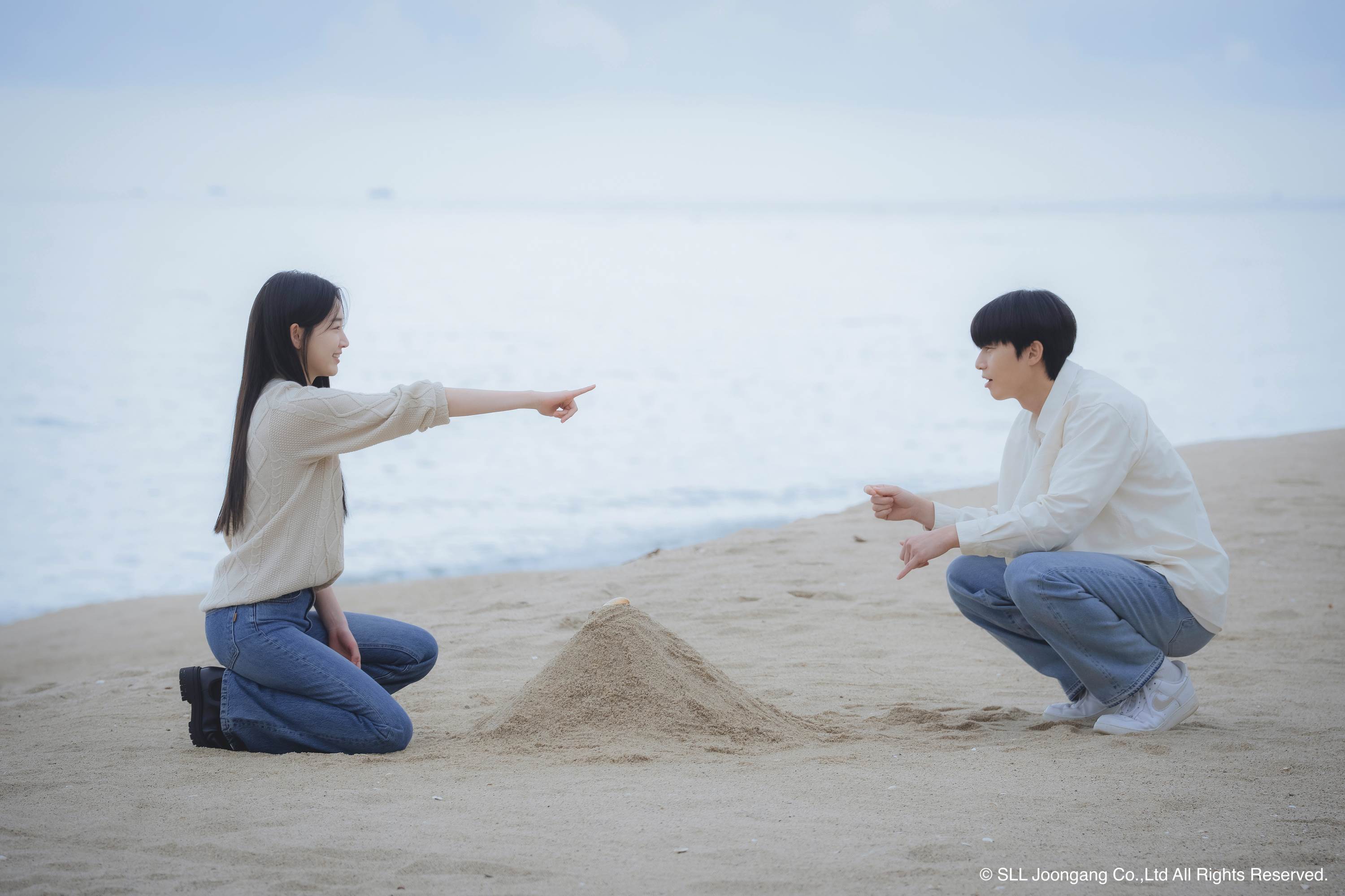 《等待京道》朴敘俊（右）和元志安飾演在20歲、28歲兩度相戀又分手的戀人。（圖／Hami Video提供）