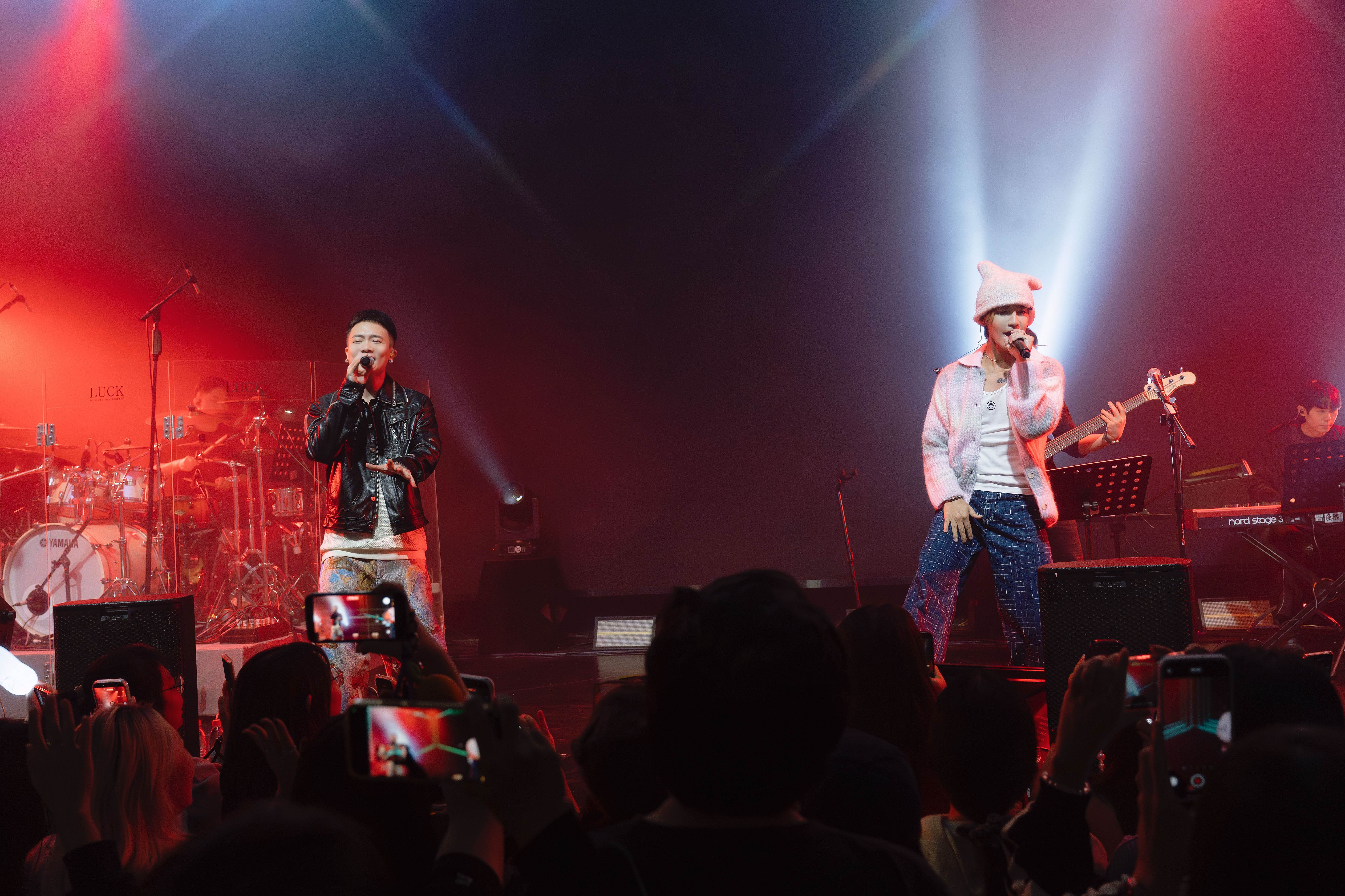 蕭秉治《活著 Alive》演唱會週年 &nbsp;廣州開唱鼓鼓2小時極限趕場力挺。（圖／相信音樂提供）