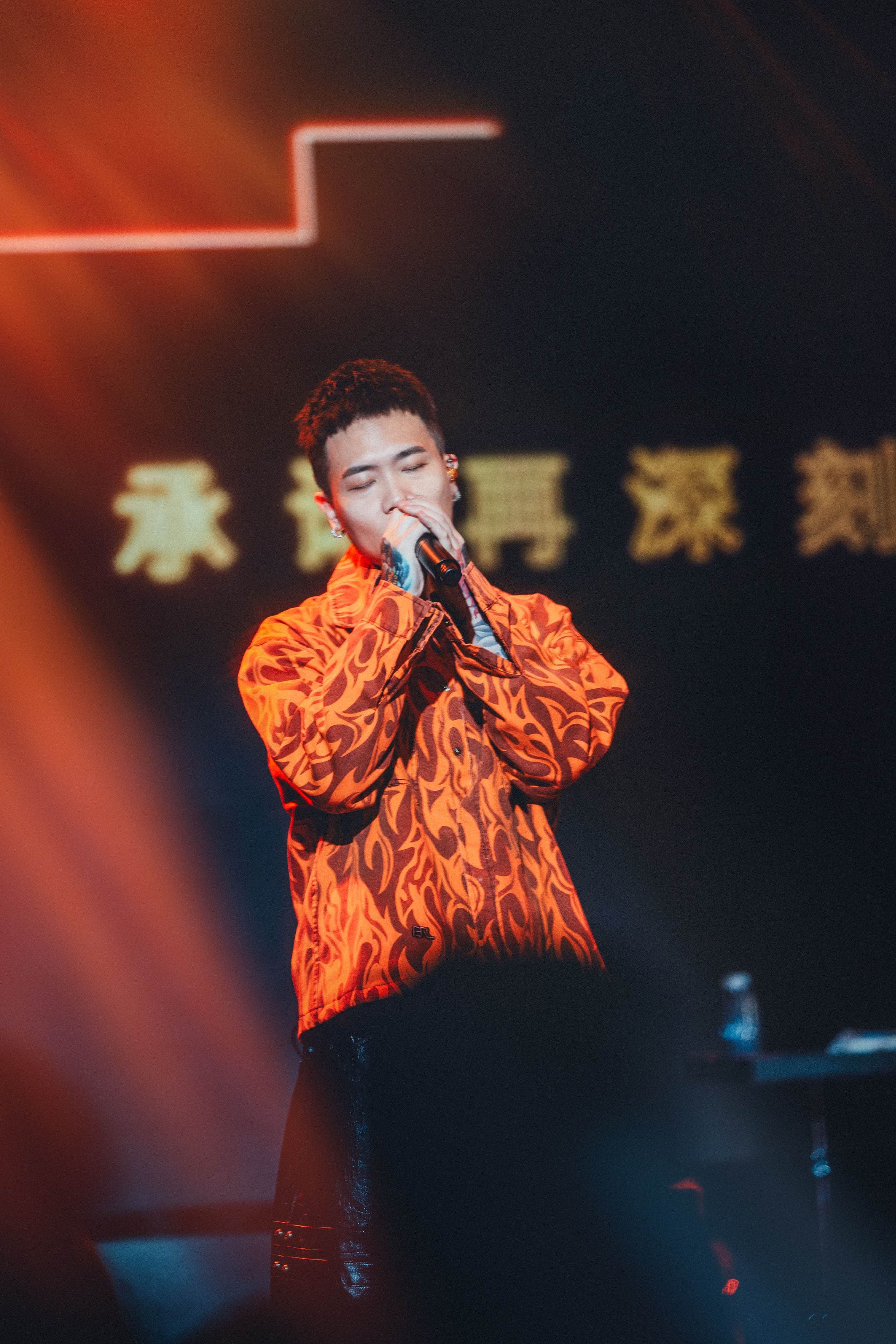 蕭秉治5日先是在深圳舉辦《活著 Alive》演唱會。（圖／相信音樂提供）