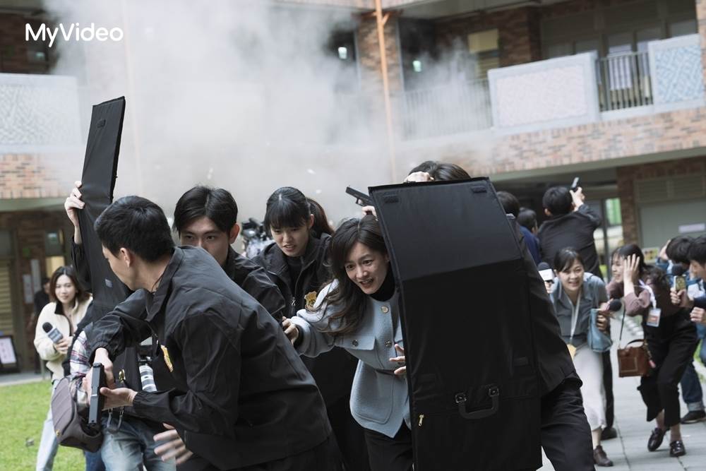 《零日攻擊》Janet（中）自曝拍動作戲太興奮竟笑場。（圖／牽猴子提供）