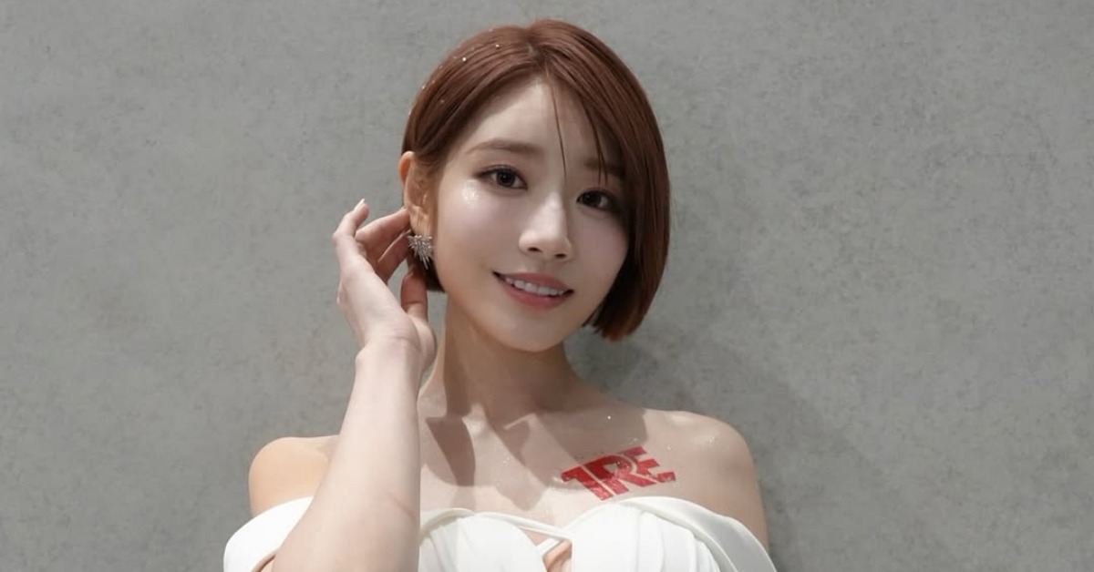 最具人氣的日本女優河北彩伽驚喜現身JKF雜誌第100期「Merry Kissmas」耶誕封面。（圖／翻攝自IG@saika_kawakita__official）