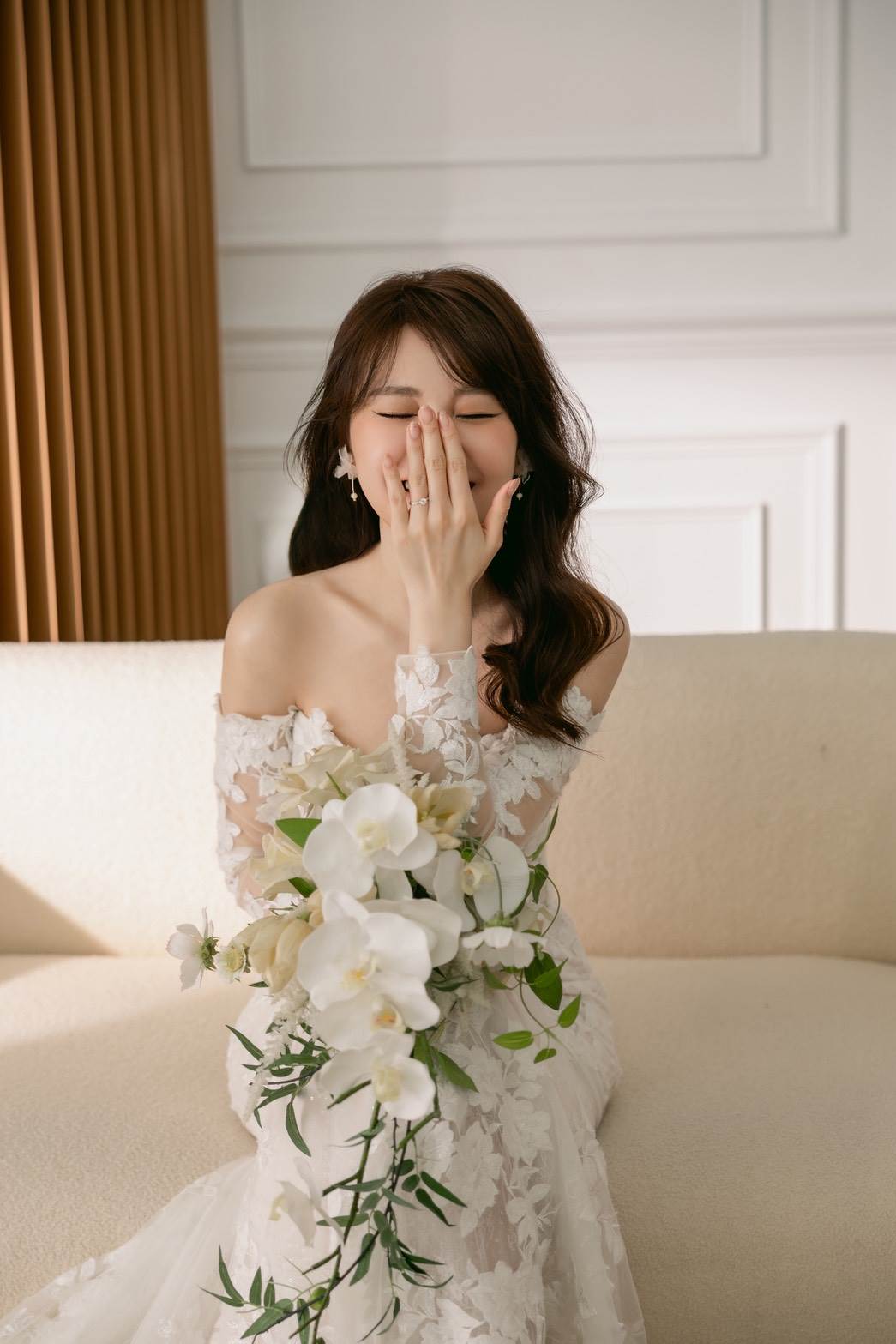 林佩潔笑稱拍婚紗比拍形象照及桌曆都還要勞累。（圖／中天提供）