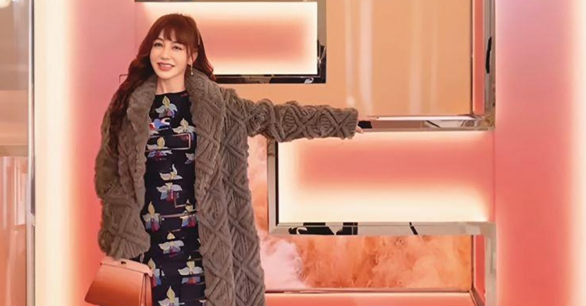 名媛李珍妮才剛華麗出席服裝秀，卻被名媛圈耳語流傳她去韓國整形，但不甚滿意。（圖／翻攝自李珍妮IG）