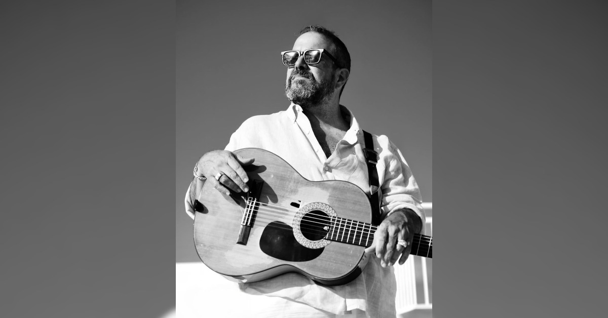 美國搖滾樂團「The Mavericks」主唱勞爾·馬洛（Raul Malo）於12月8日因腦膜炎去世，享壽60歲。（圖／翻攝自Raul Malo IG）