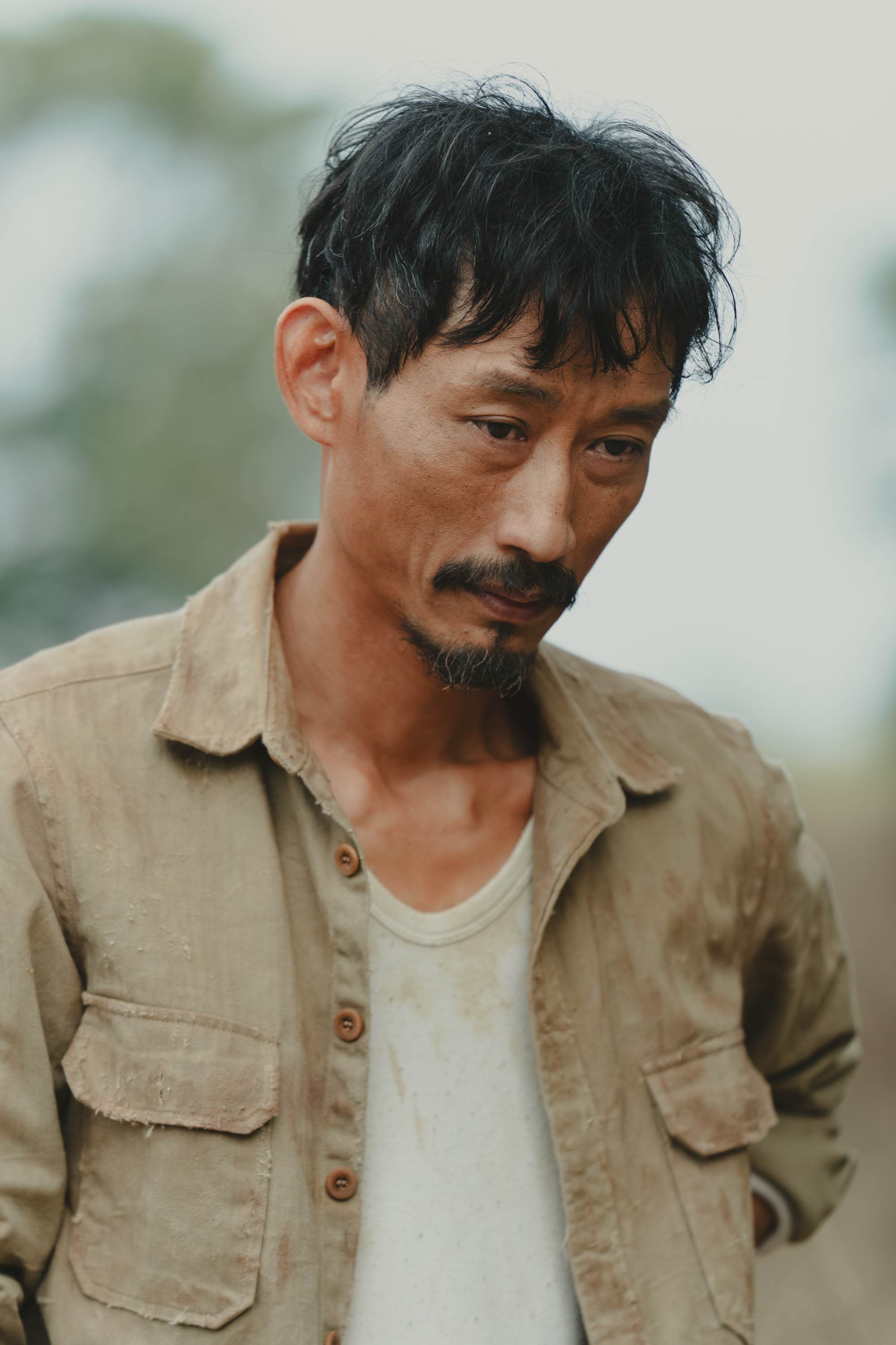 金馬男配陳竹昇在電影《大濛》中飾演照顧阿月的叔叔。（圖／華文創）