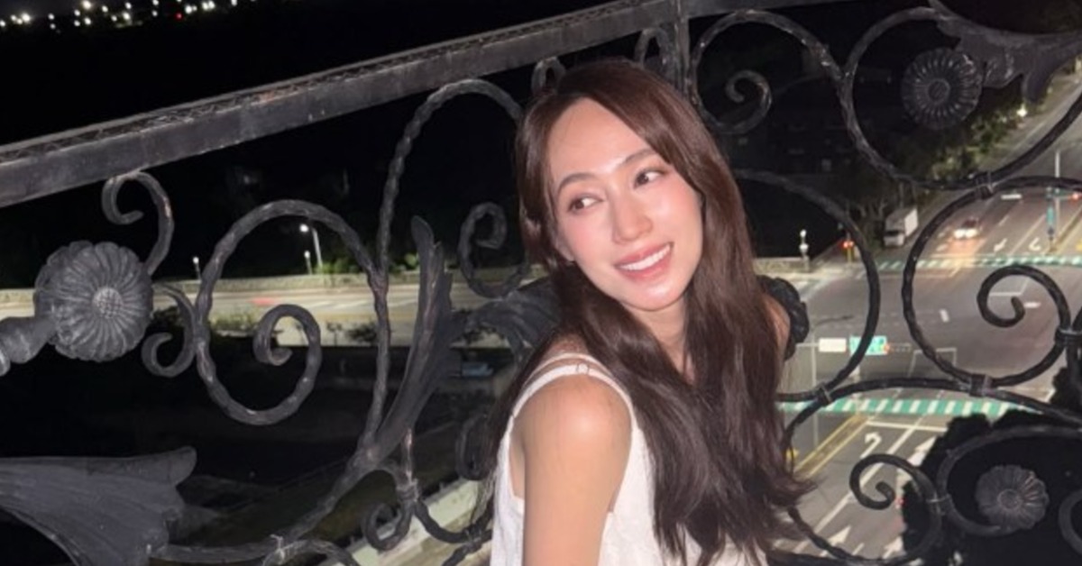 藝人小薰被週刊爆料，在台北東區知名牙醫進行28萬元的隱適美矯正，店家給藝人半價優惠，但小薰卻欠款14萬元。（圖／翻攝自 小薰IG）