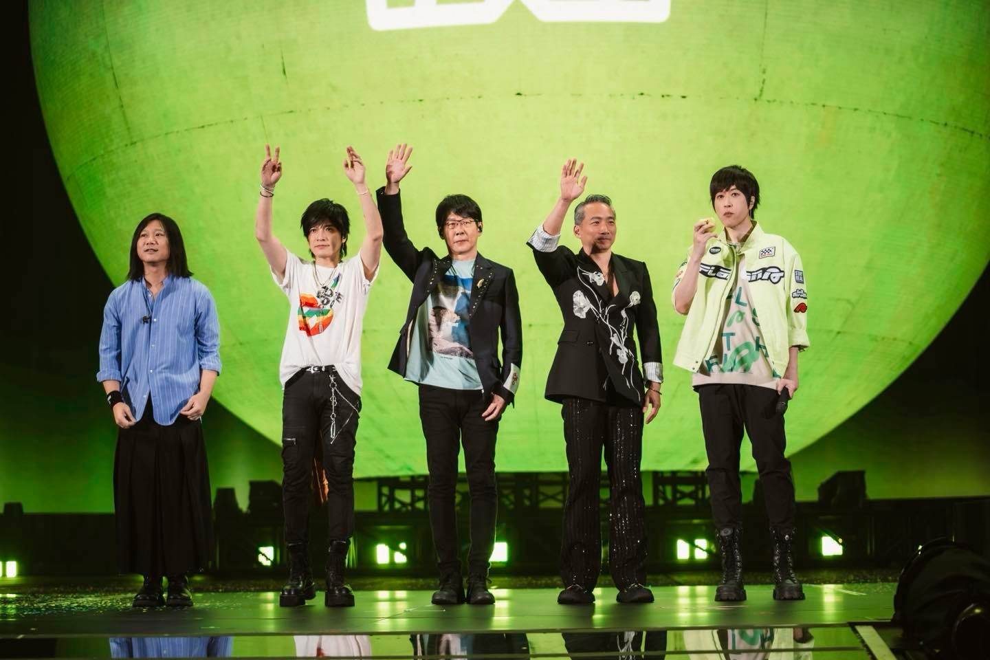 五月天團員，左起：瑪莎、怪獸、冠佑、石頭、阿信。（圖／翻攝自相信音樂臉書）