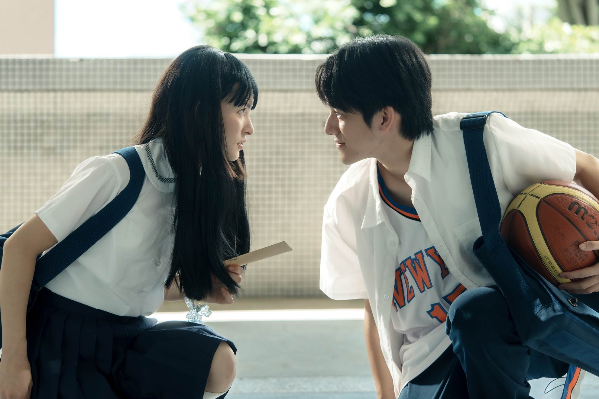 竪屏短劇《記憶中的微笑》由鎮萬鈞（右）、吳思竺主演。（圖／聖緹雅醫療集團提供）