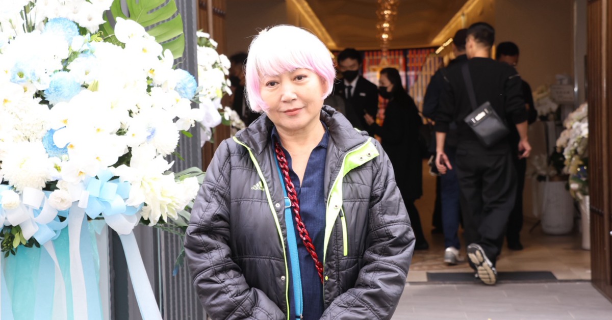 資深名模包翠英現身坣娜追思會哀悼。（圖／東森娛樂）