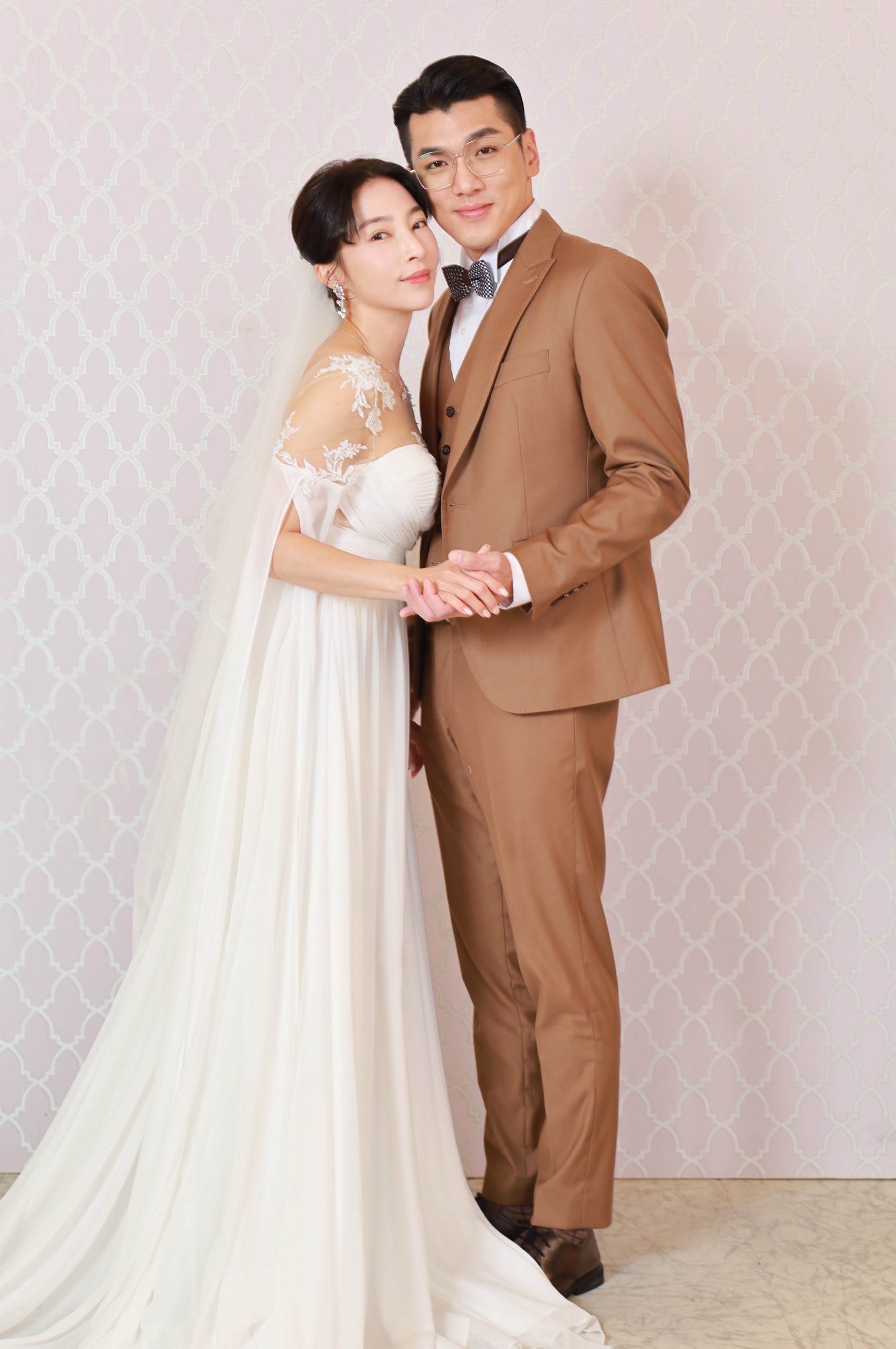 吳政澔（右）再度迎來戲中婚禮，《好運來》和張家瑋（左）結婚。（圖／民視提供）
