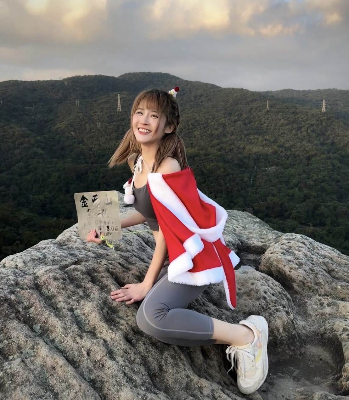 沈珈妤聖誕節去爬山。（圖／樂天桃猿提供）