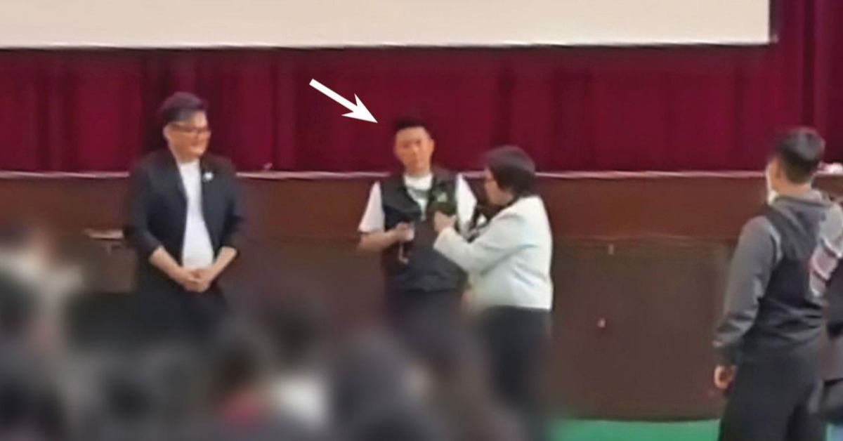 賓賓哥（箭頭處）日前在台中校園擅自直播，被市長盧秀燕痛斥白目、下令封殺。（圖／翻攝賓賓哥直播）