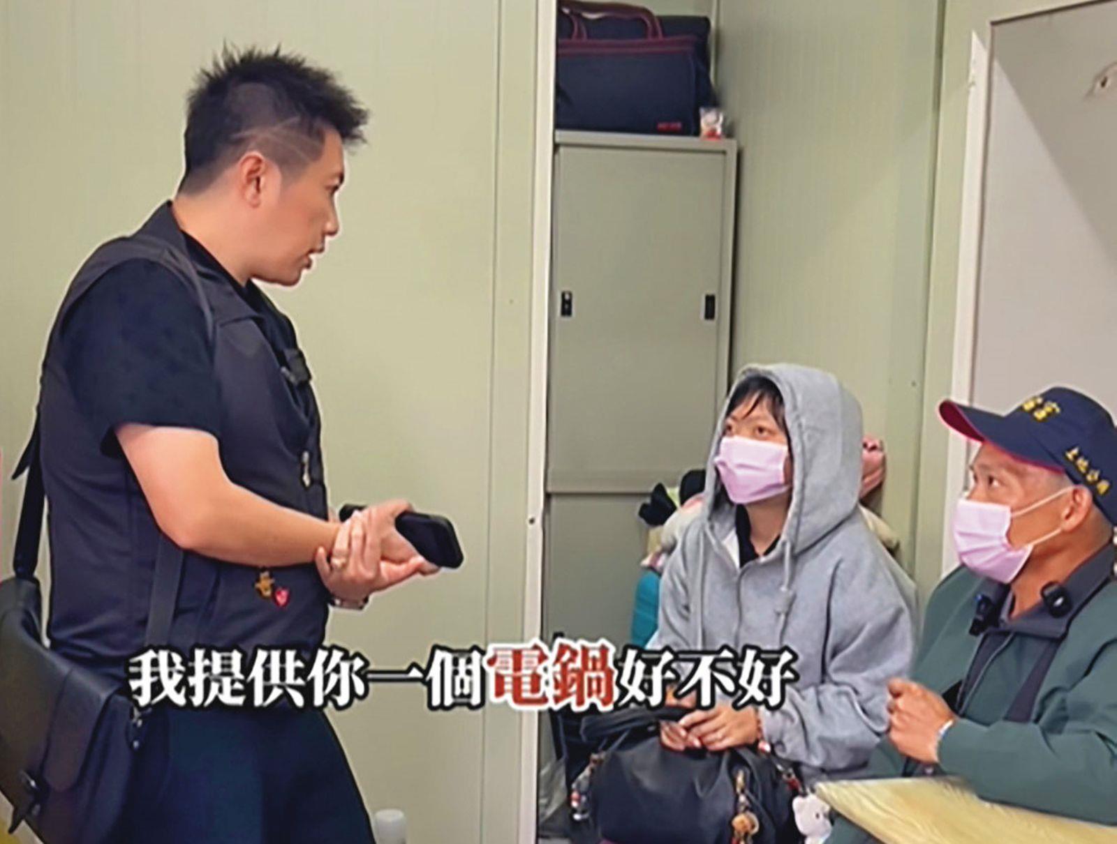 受害者指控，賓賓哥（左）打造公益善心的人設，目的是為了斂財。（圖／翻攝賓賓哥臉書）