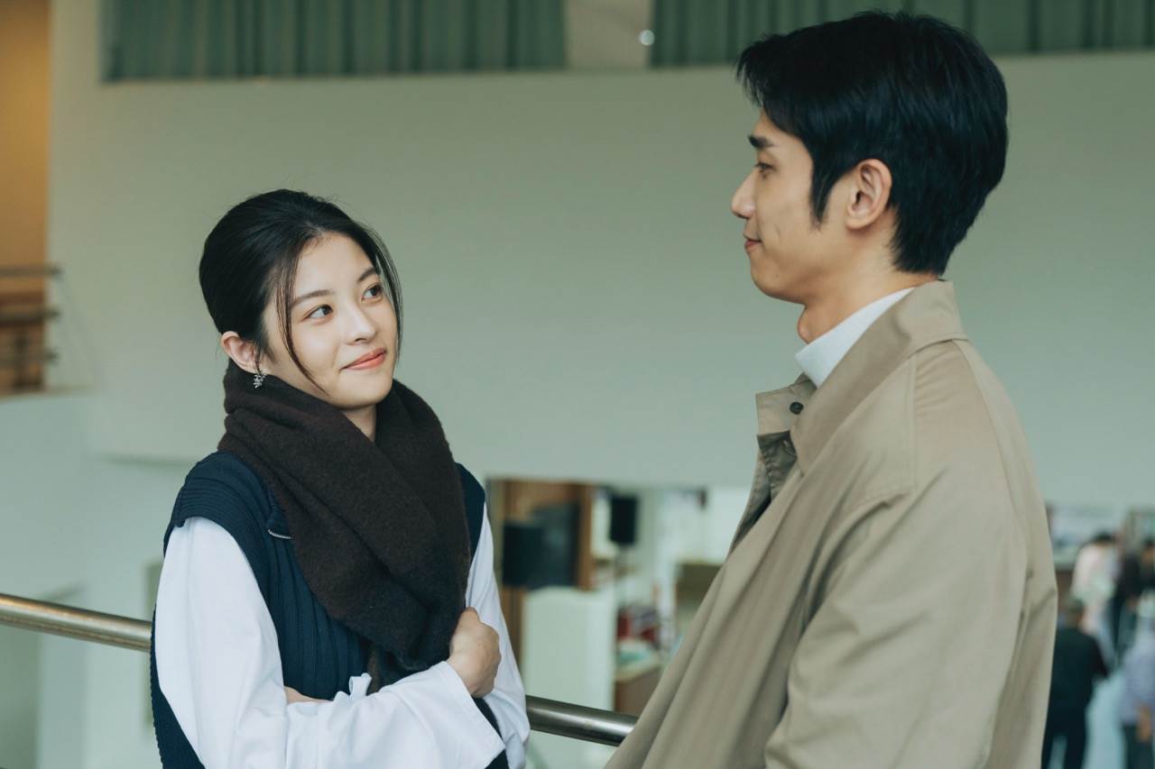 《監所男子囚生記》是詹子萱（左）第一次喜劇演出，與劉以豪（右）的對手戲互動最多。(圖／愛奇藝國際版、壹壹影業提供）