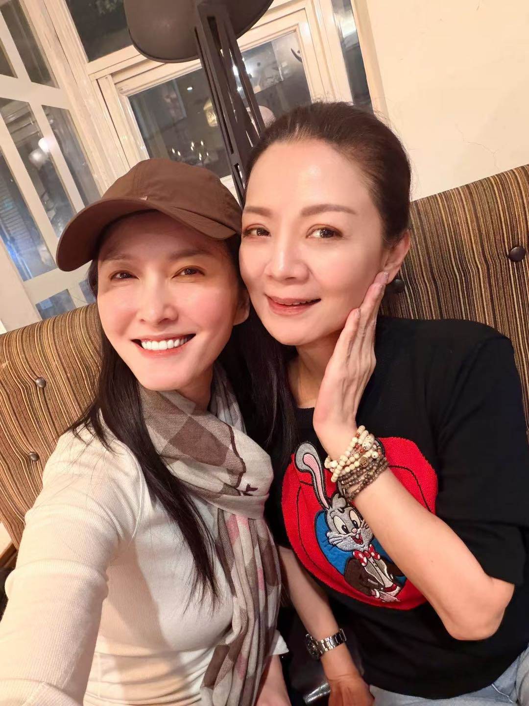 徐潔兒回台出席高欣欣<a href='https://star.ebc.net.tw/search/tags/婚禮/' target='_blank'>婚禮</a>。（圖／翻攝自高欣欣臉書）