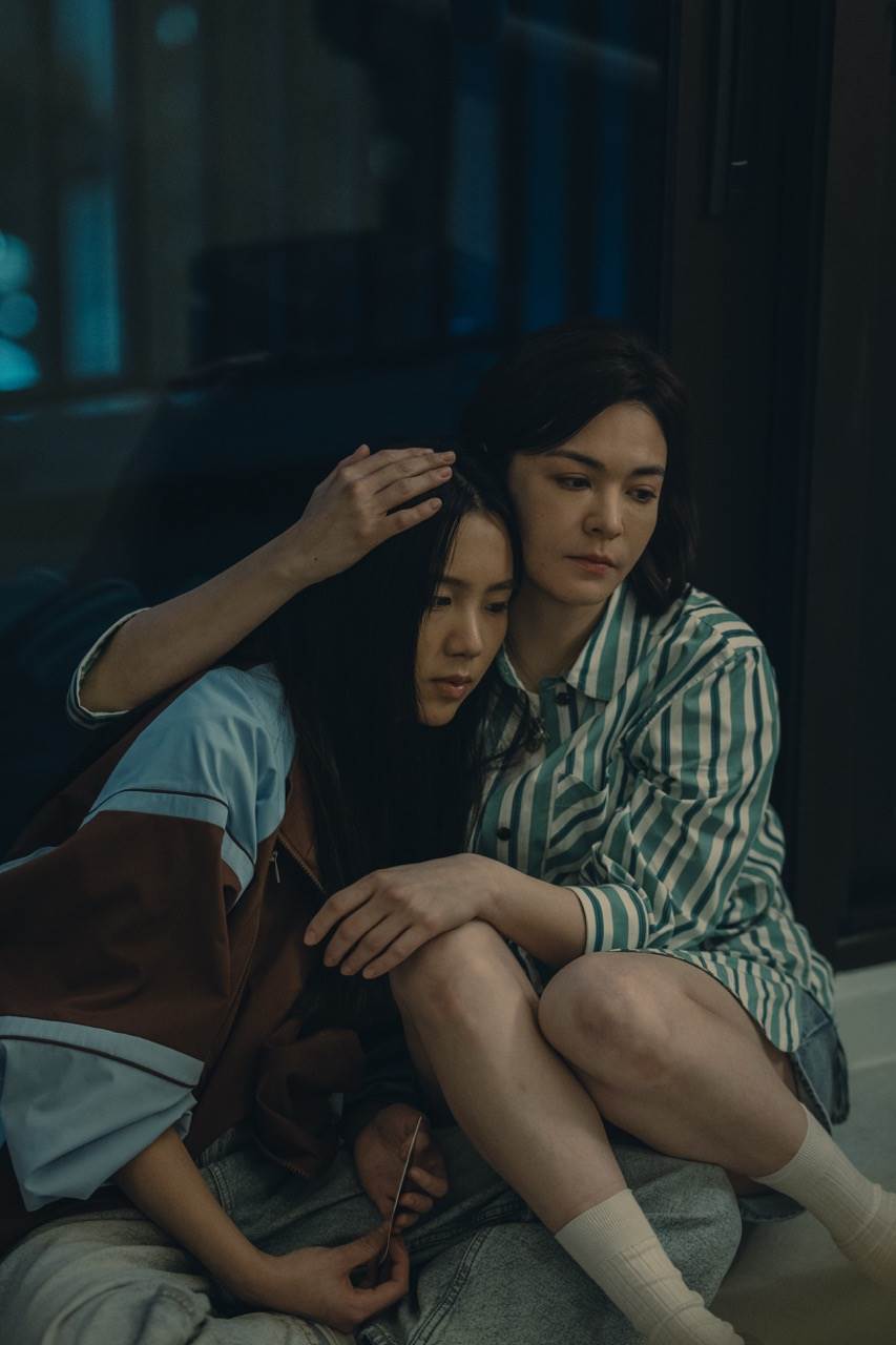 Emma李曼唯（左）在《整形過後》與<a href='https://star.ebc.net.tw/search/tags/張榕容/' target='_blank'>張榕容</a>（右）有不少對手戲，大讚前輩是仙女。（圖／六魚文創提供）