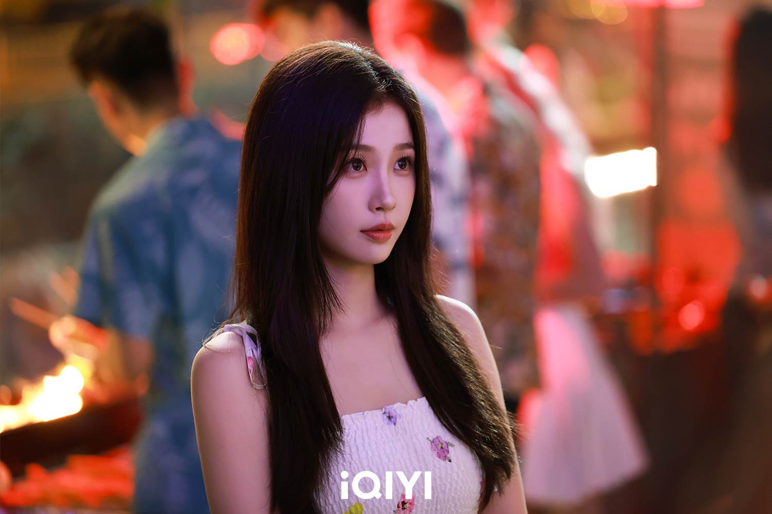 虞書欣飾演《雙軌》女主角「姜暮」。（圖／愛奇藝國際站提供）