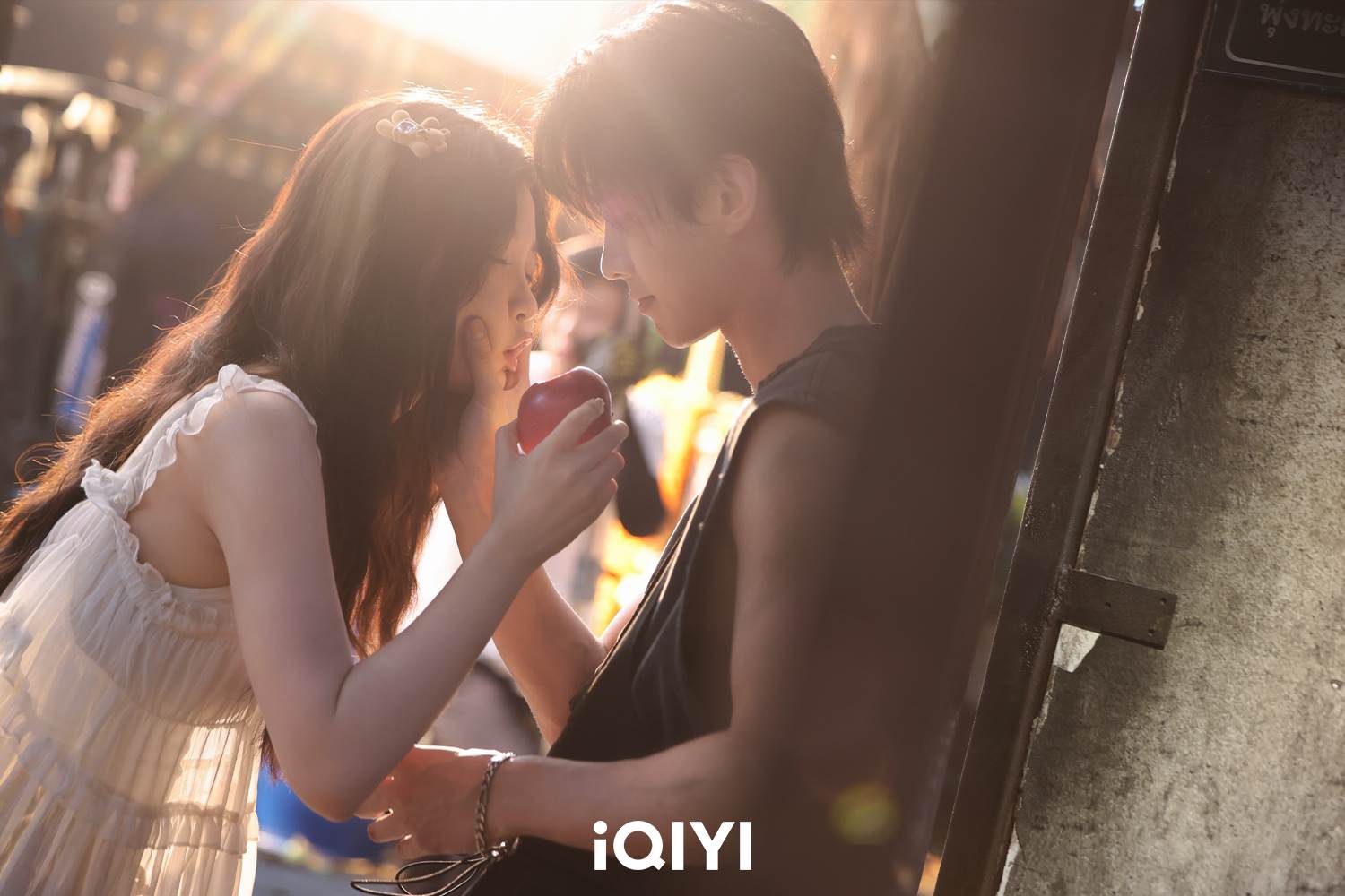 《雙軌》偽骨科兄妹高甜互動衝上多地熱播冠軍。（圖／愛奇藝國際站提供）