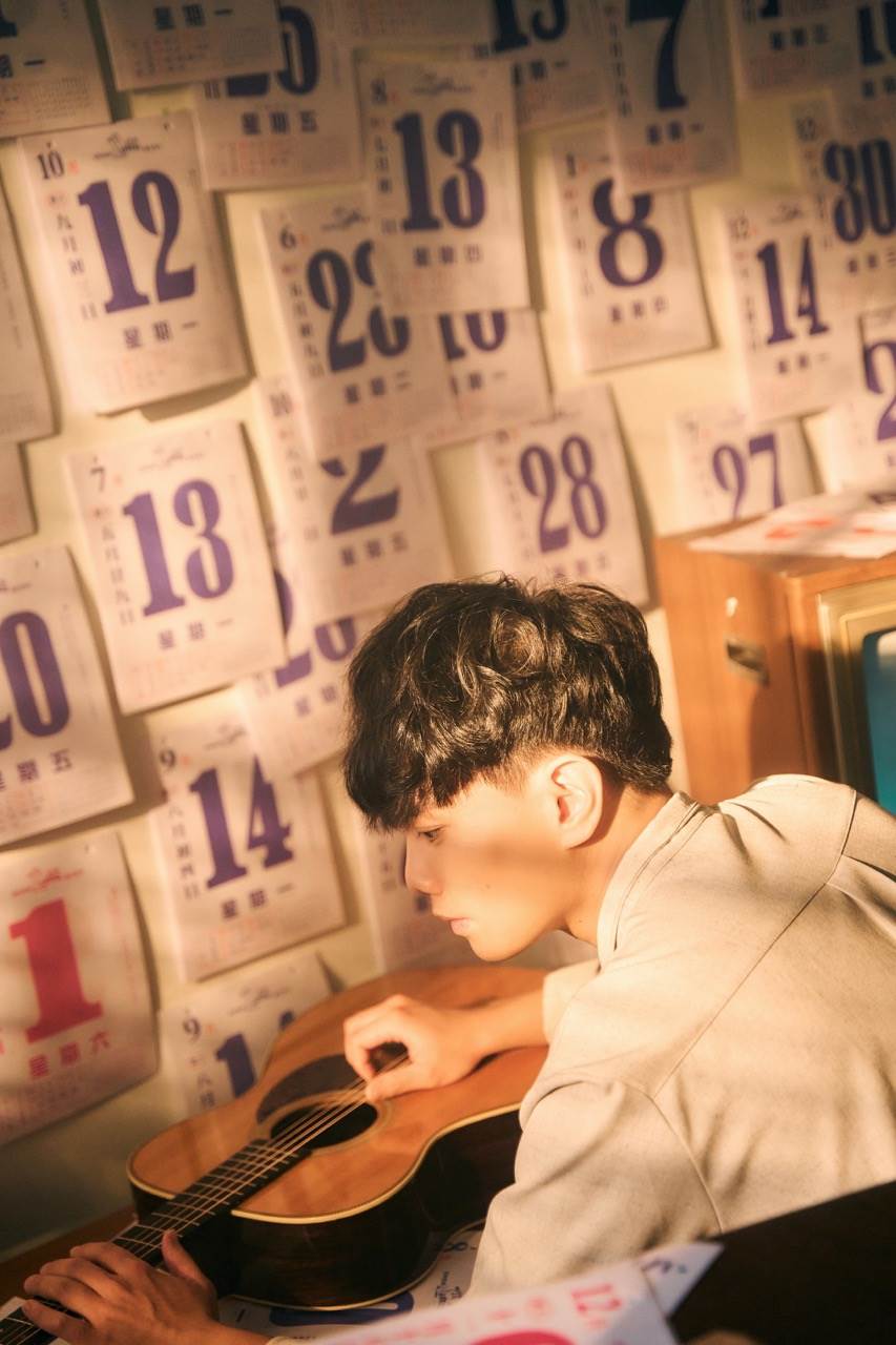 創作才子楊肅浩以新創作〈八月初八〉解開「父親結」的缺愛陰影。（圖／典選音樂提供）