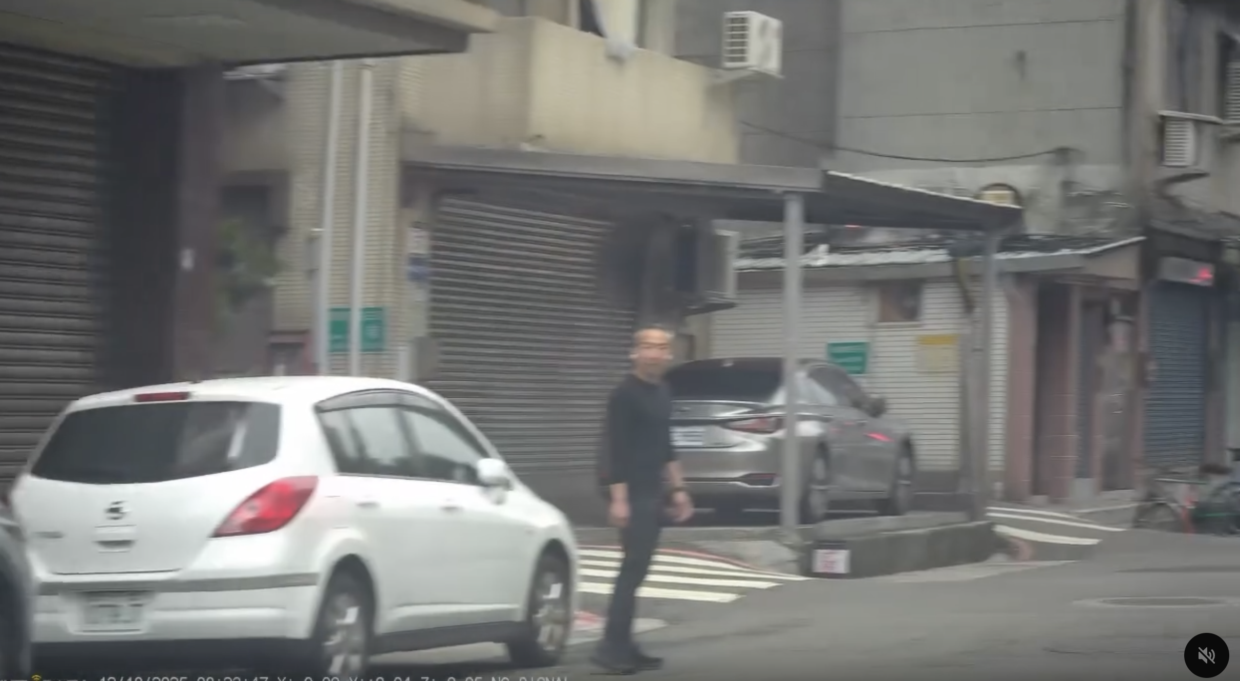 網友在行車途中巧遇五月天吉他手石頭。（圖／Threads@otai326授權提供）