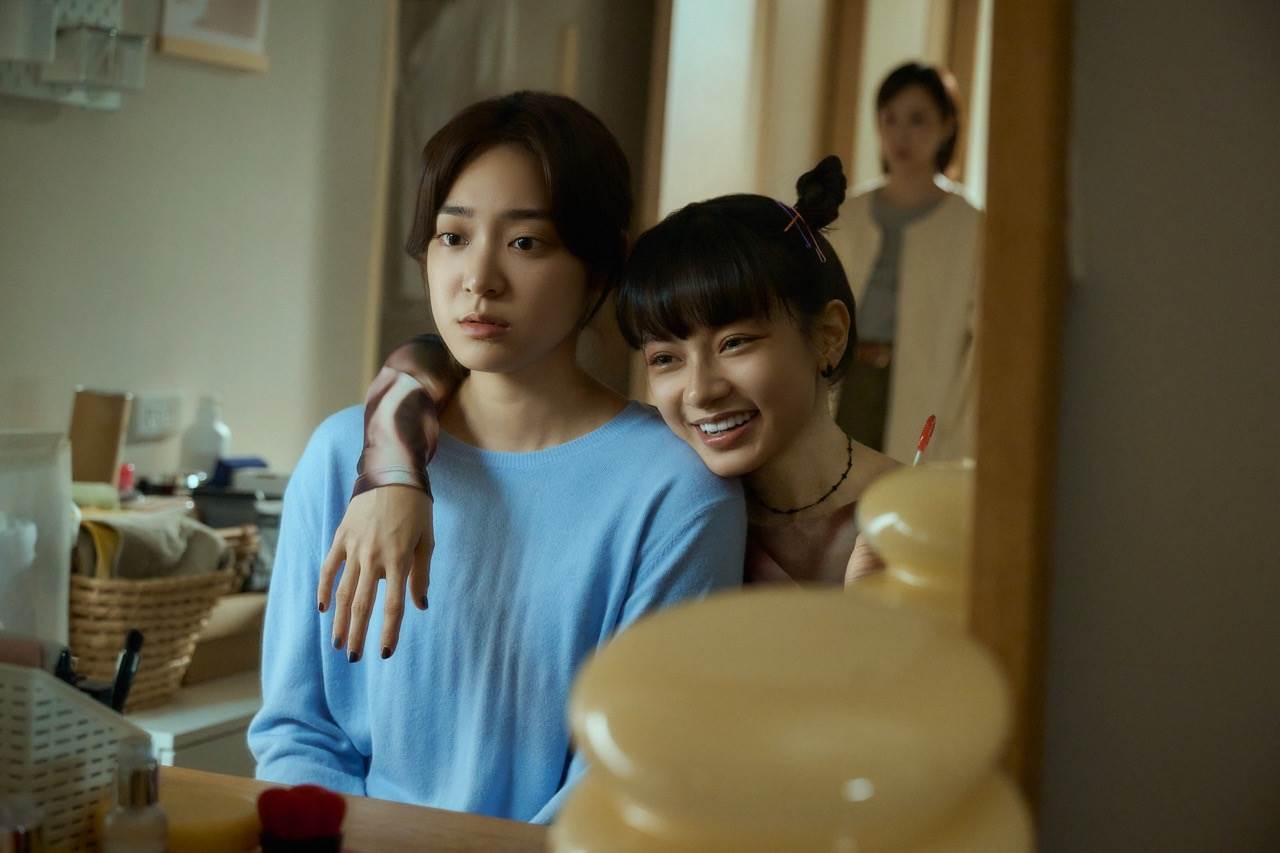 周品瑜（江齊 飾）、琪琪（姚愛寗 飾）都是同一個人。（圖／Netflix提供）