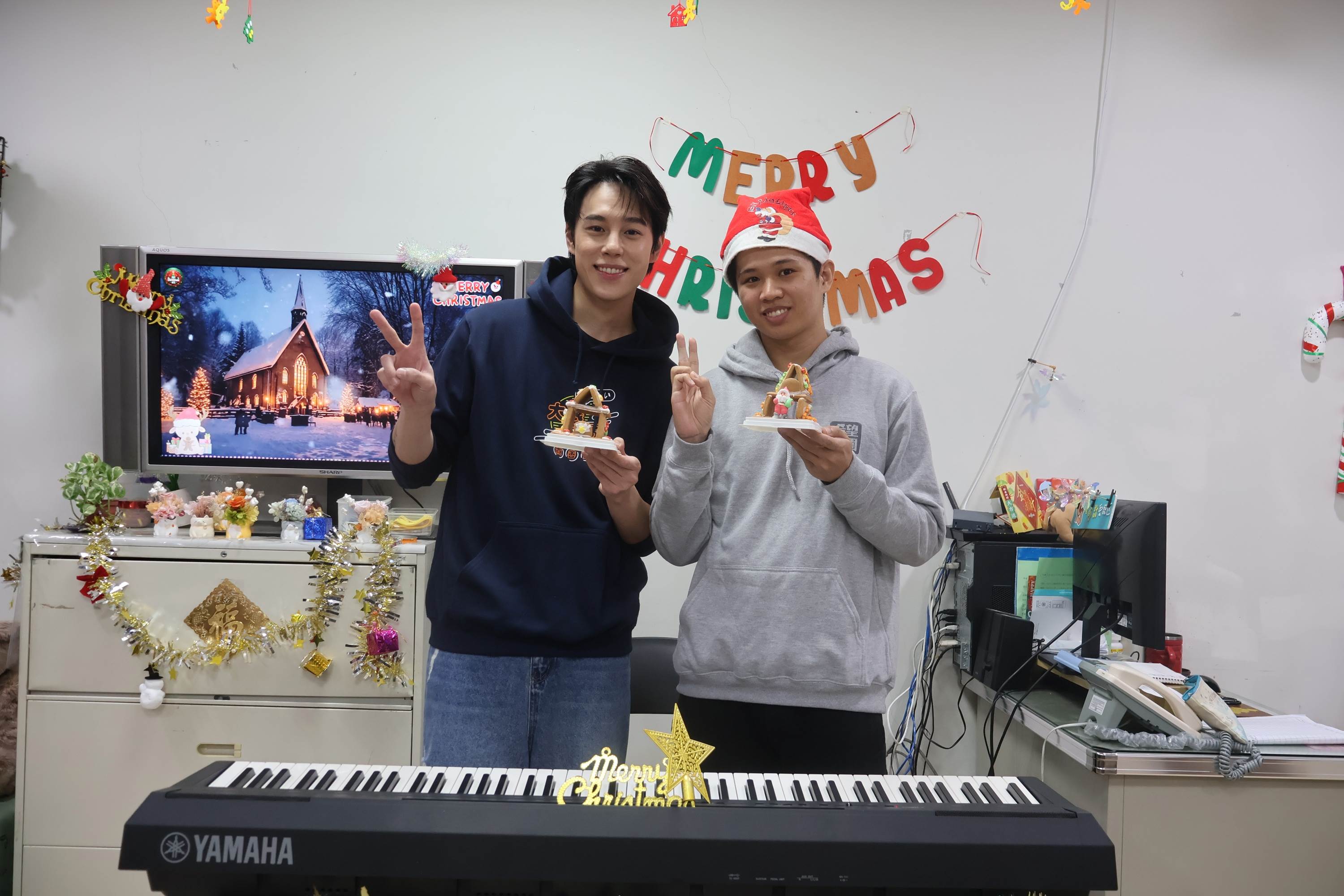孫麥傑與憨兒「鋼琴王子」陳立聯袂獻奏，為憨兒開療癒音樂派對。（圖／真善美社會福利基金會）