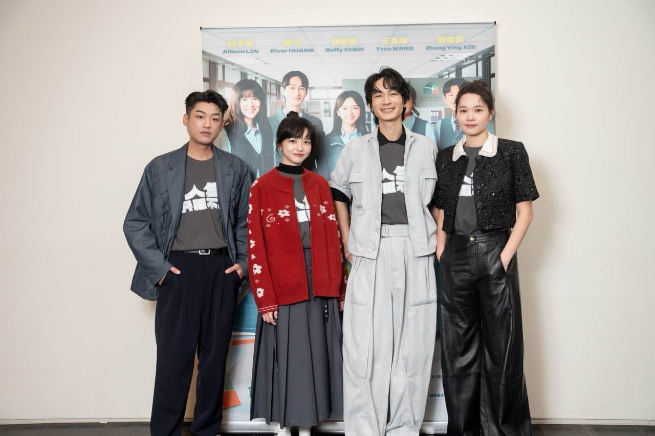 「星河房管事務所」成員王真琳(右起)黃河、陳姸霏、謝章穎在《人生只租不賣》共患難。(圖／公視台語台提供)