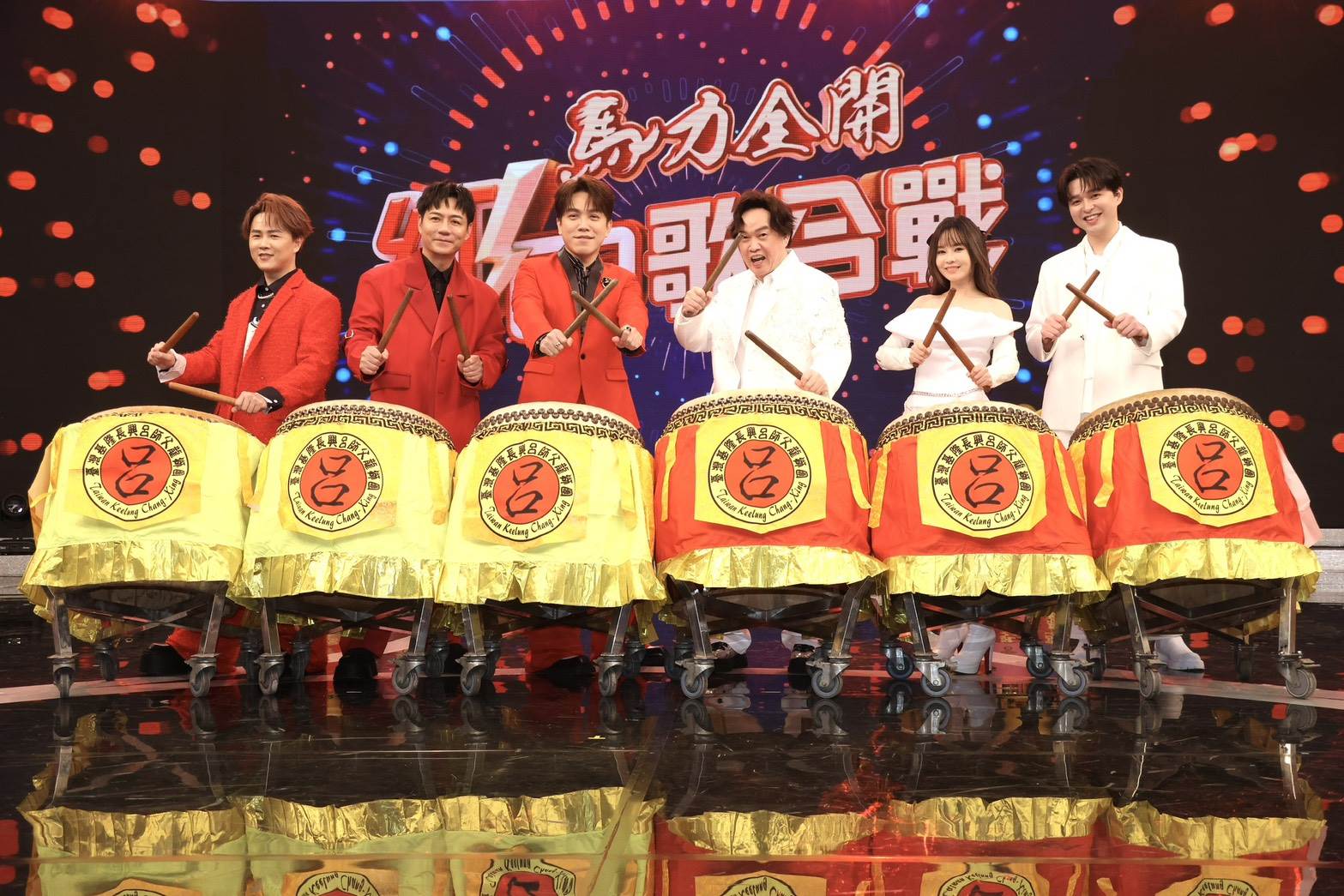 康康與許志豪、陳孟賢、杜心恬、李子森一同出席除夕特別節目記者會。（圖／東森娛樂）