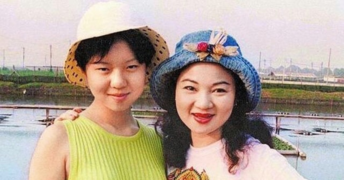 白冰冰(右)過去常跟女兒白曉燕一起出遊。（圖／長興影視提供）