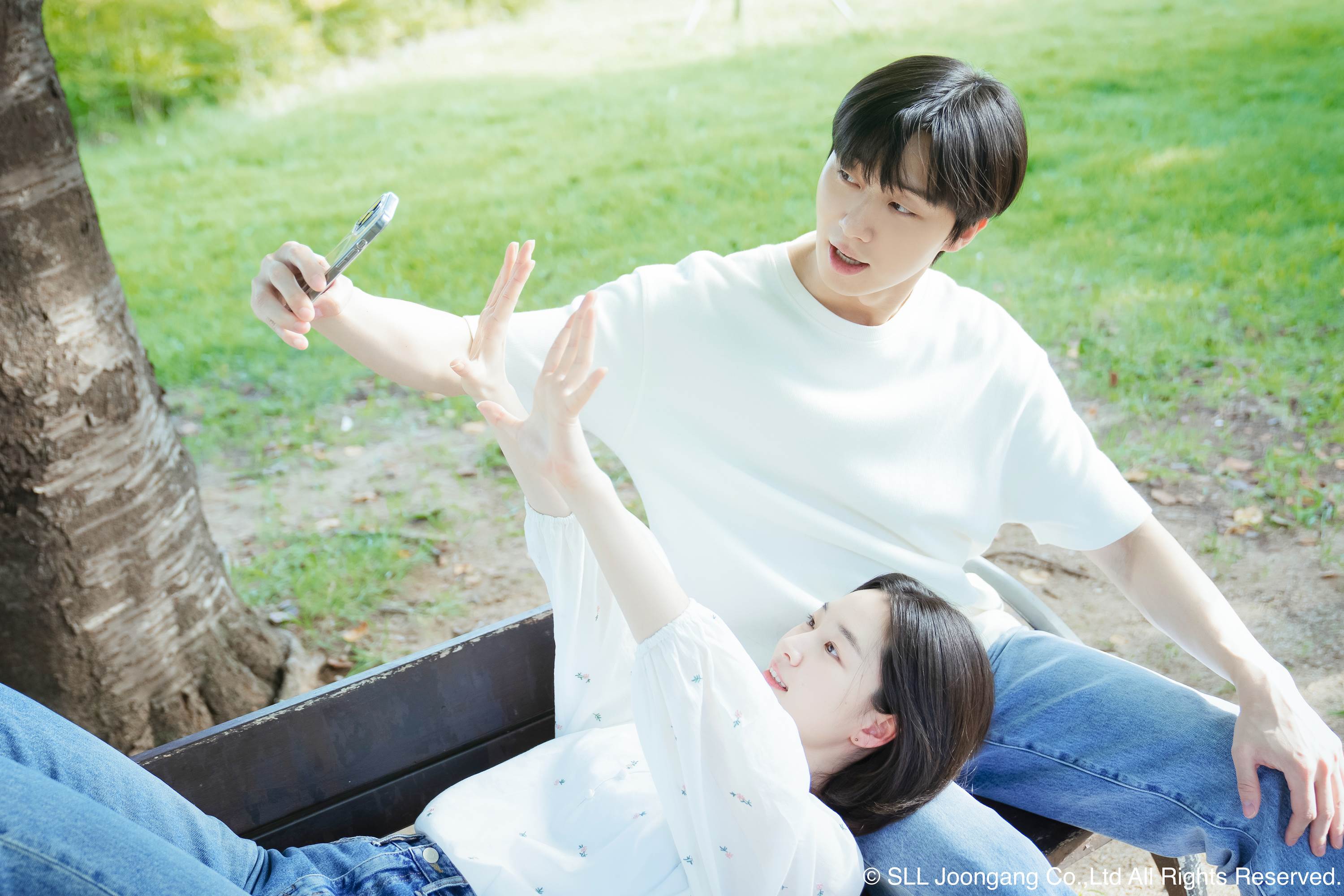 《等待京道》朴敘俊（右）為陪伴「前女友」元志安戒酒想盡辦法。（圖／Hami Video提供）