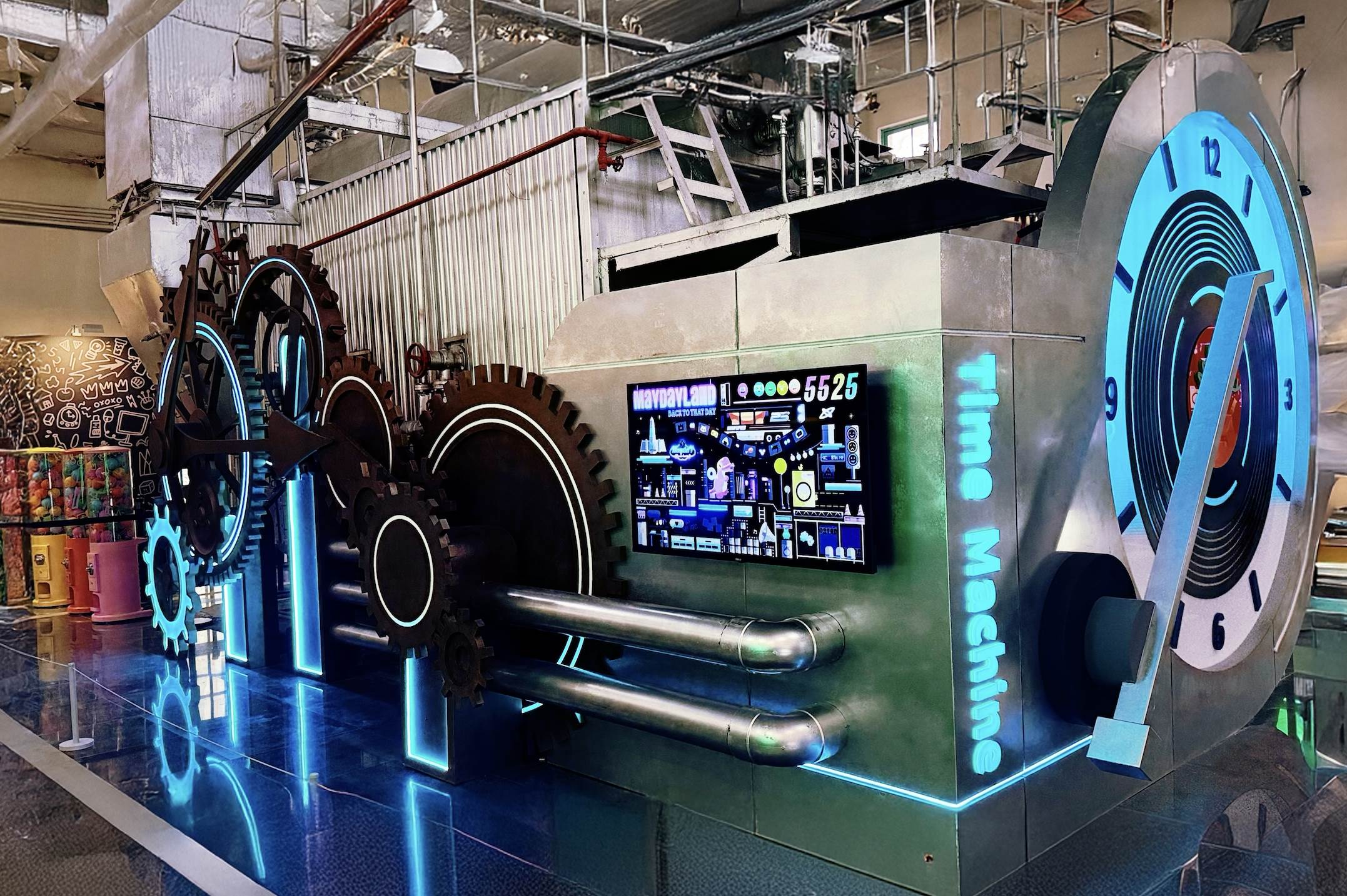 MAYDAYLAND台中文化資產園區時光機。（圖／相信音樂提供）