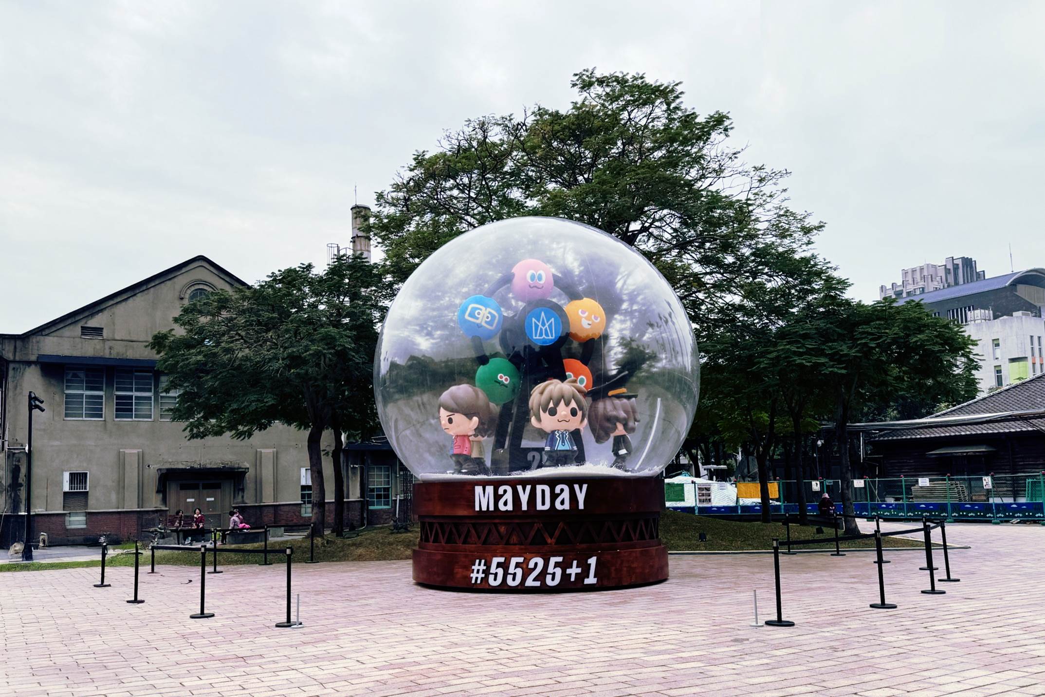 MAYDAYLAND台中五公仔雪花音樂盒。（圖／相信音樂提供）