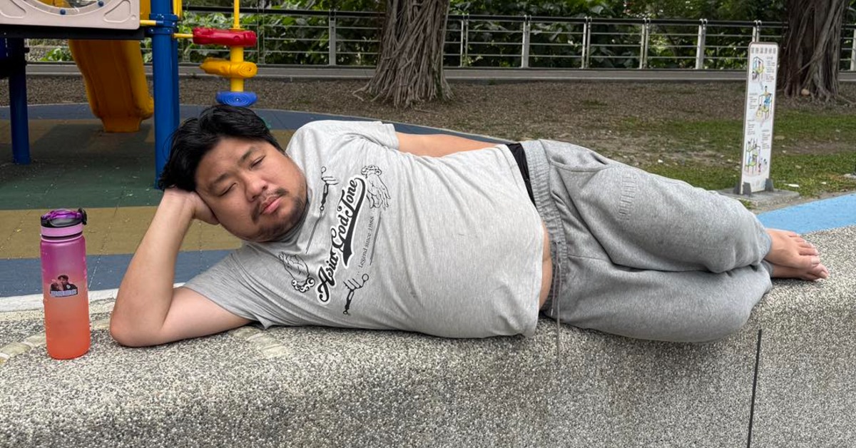 強震來襲，正在進行直播的公眾人物首當其衝，真實反應全被鏡頭記錄下來。（圖／翻攝自統神IG）