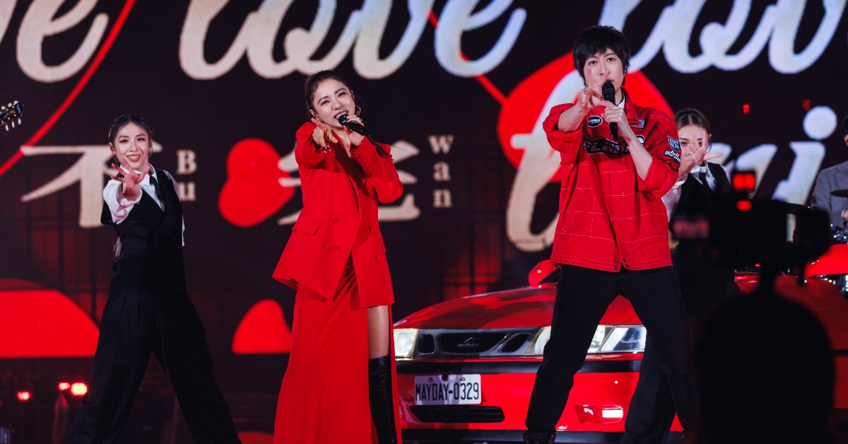 五月天5525+1主題《回到那一天》25週年巡迴演唱會新年快樂版找來丁噹當嘉賓。（圖／相信音樂提供）