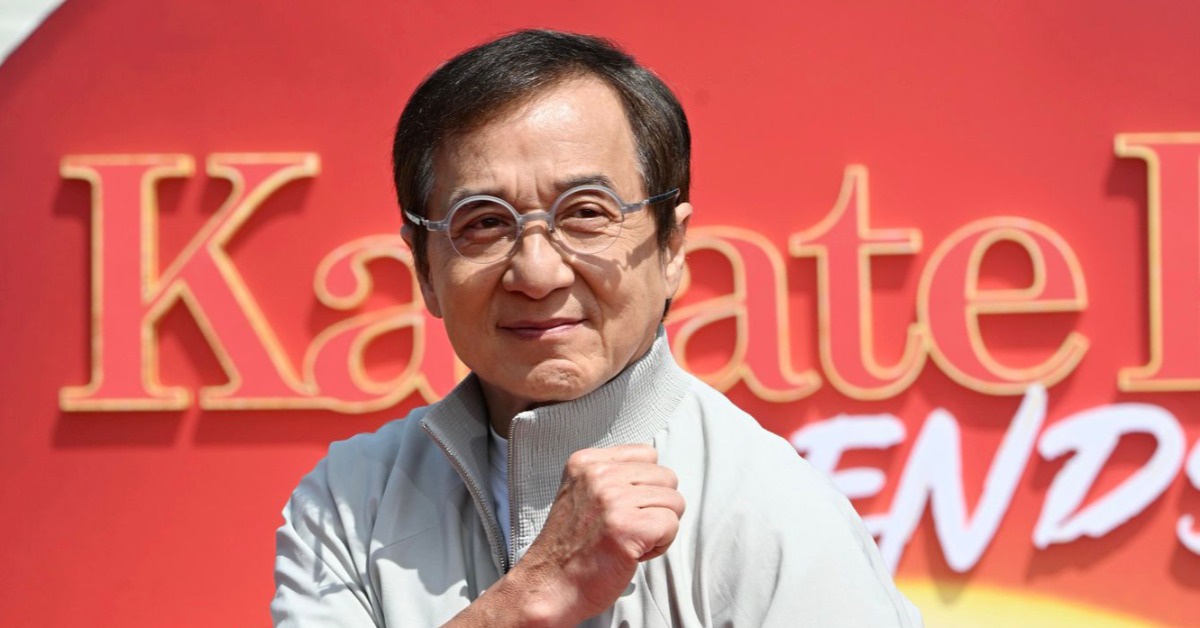 71歲的國際動作巨星成龍近日為宣傳新片受訪時，罕見敞開心扉談及與兒子房祖名的父子關係。（圖／翻攝自成龍臉書）