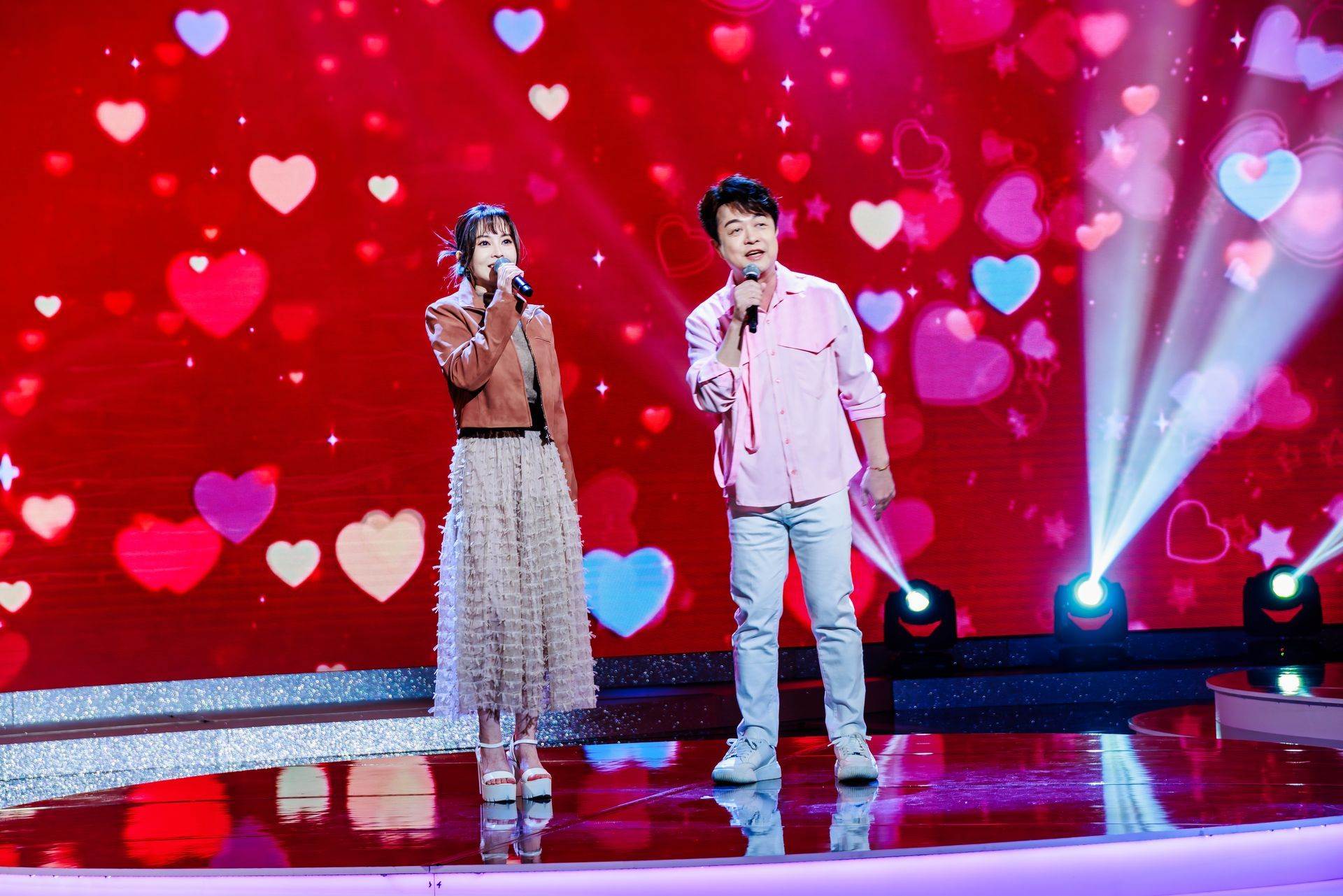 翁立友與杜忻恬合唱。（圖／中天電視提供）