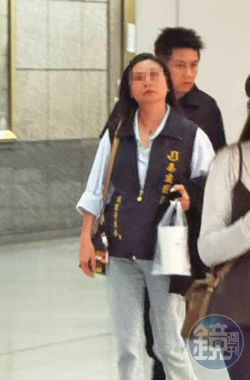 賓賓哥的購物粉絲群組裡，粉絲都知道寶爺（前）這號人物，並稱她為「大嫂」。（圖／鏡週刊提供）