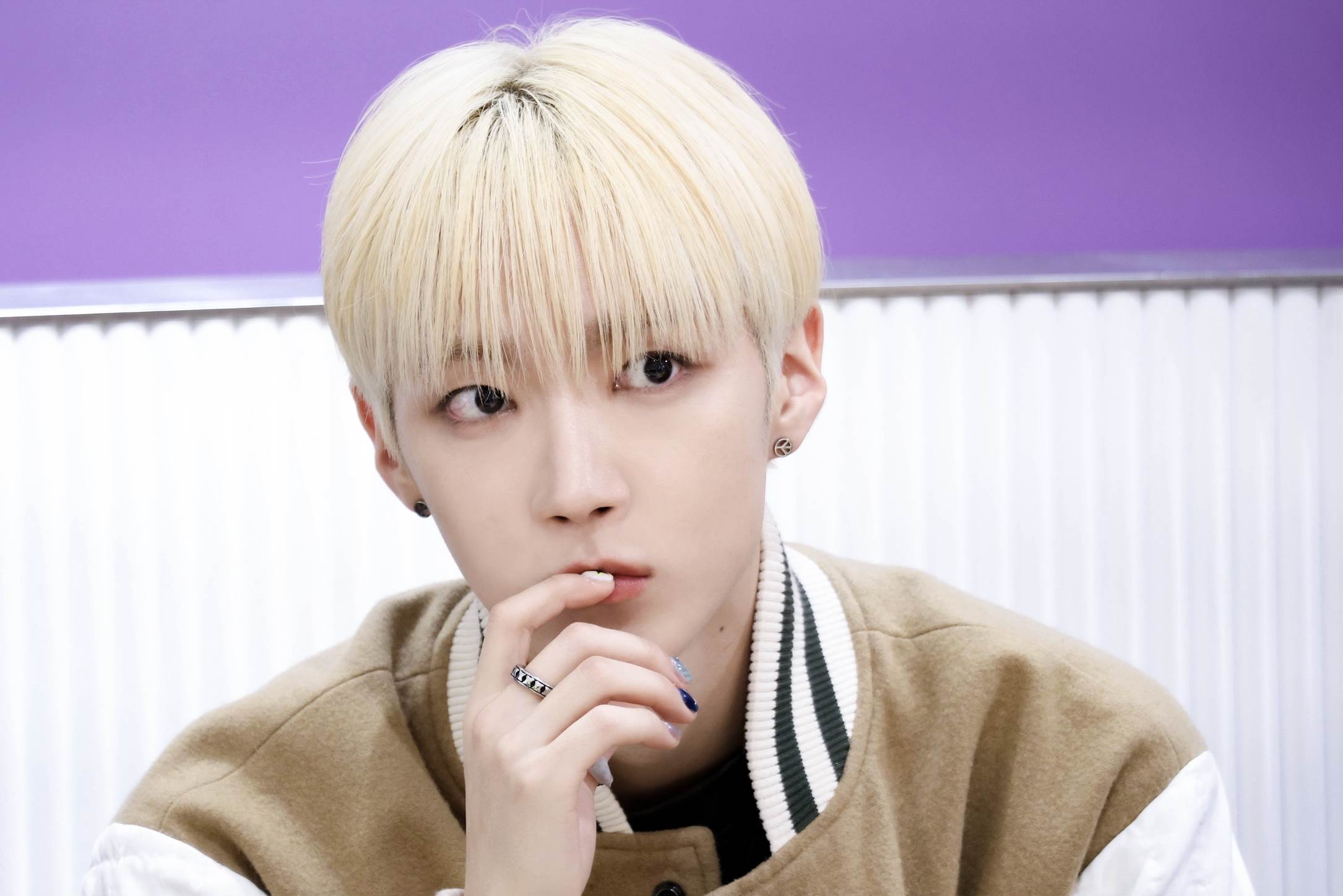 韓國樂團AxMxP隊長兼主唱夏唯俊。（圖／東森娛樂）