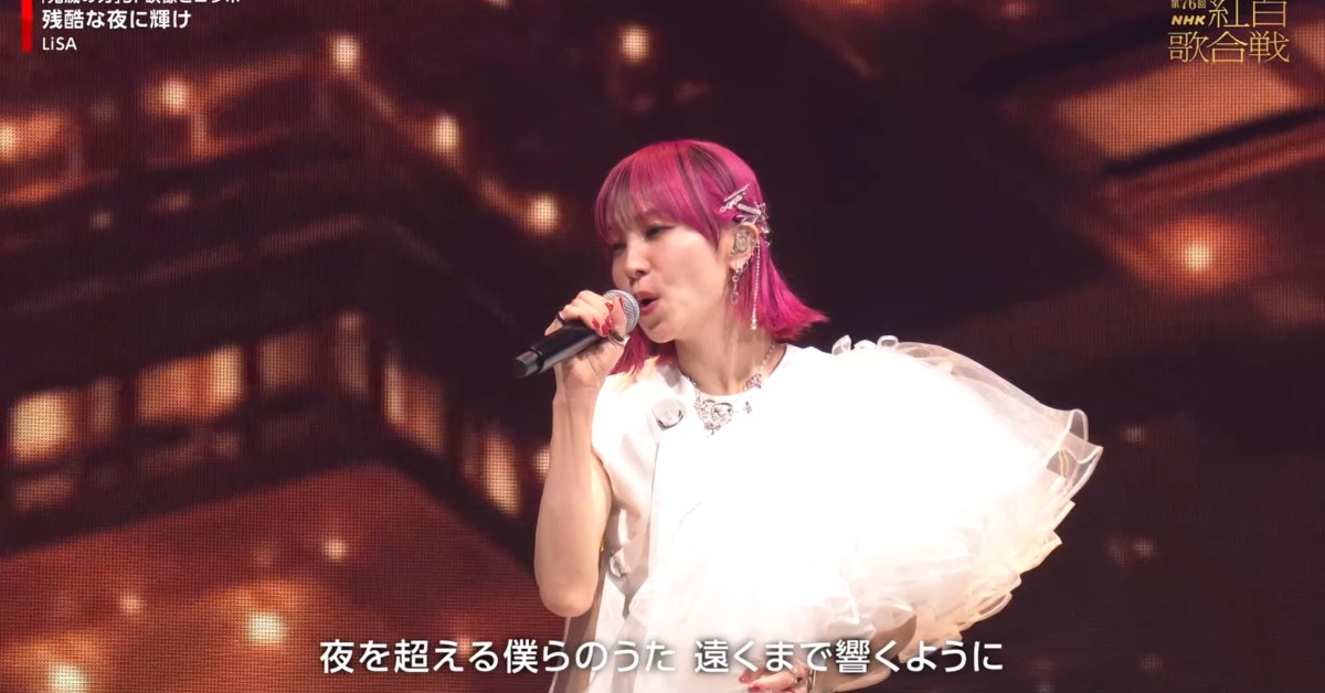 被譽為「鬼滅歌姬」的LiSA登上《NHK紅白歌合戰》。（圖／翻攝自X）
