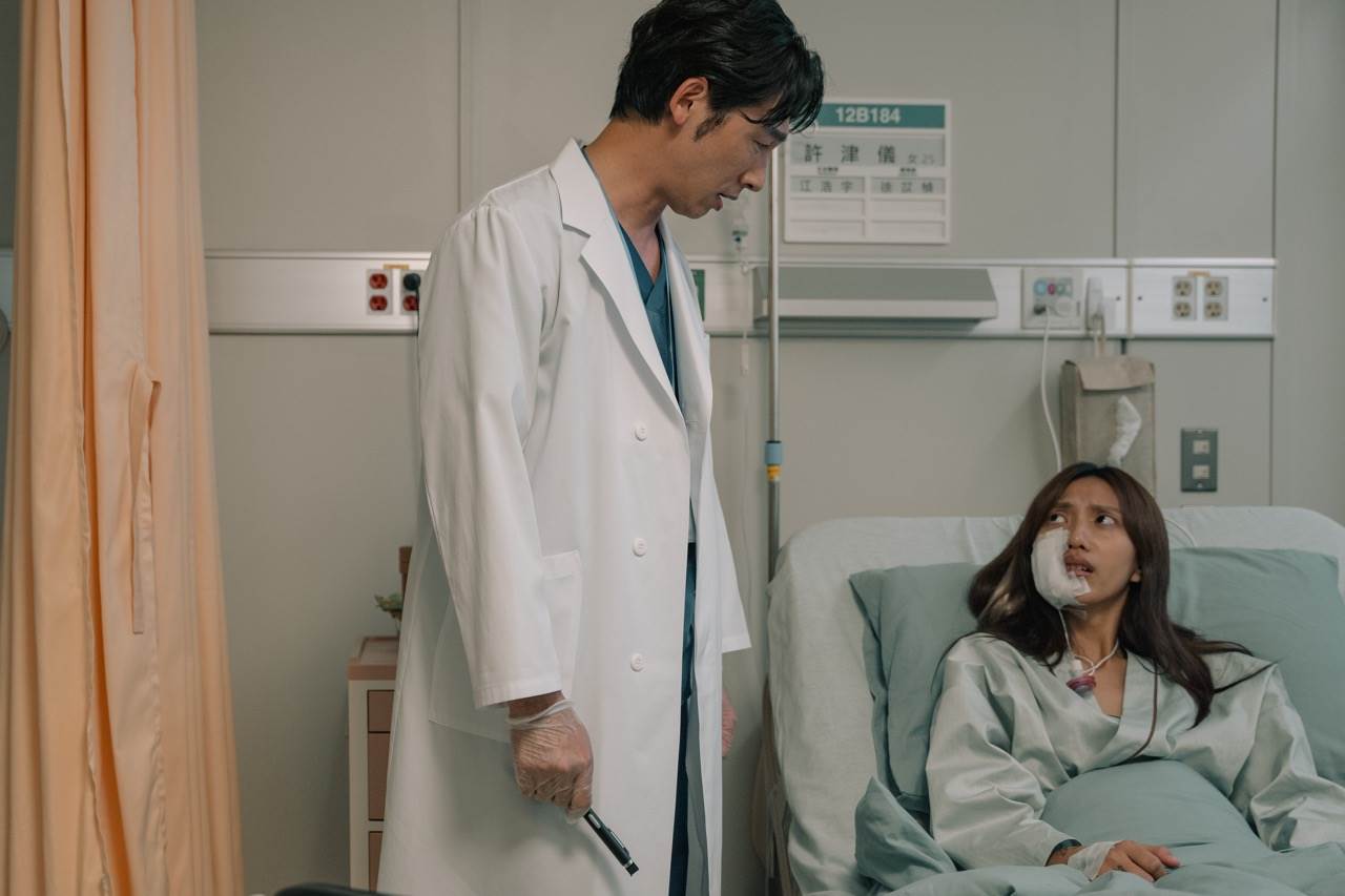 《整形過後》温昇豪（左）遭罹患口腔癌的黃珮琪（右）嗆聲。（圖／六魚文創提供）