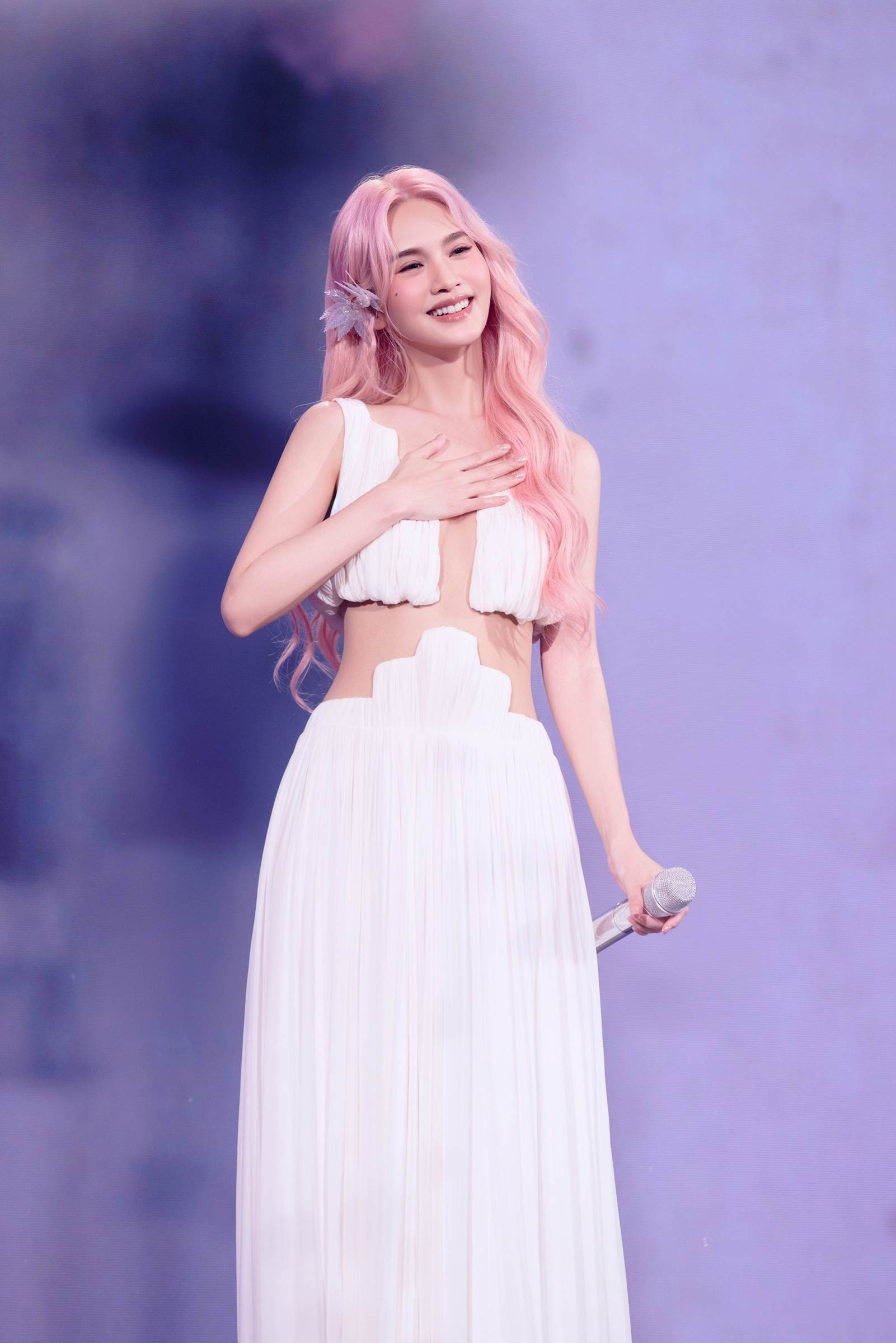 楊丞琳全新巡演《房間裡的大象》造型百變唯美之霓裳女神。（圖／樹與天空）